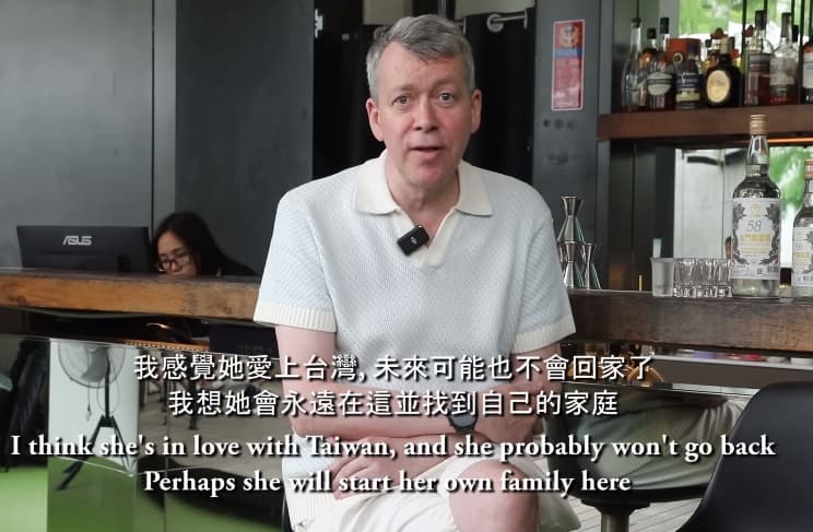 倪菈的爸爸以自己的工作價值觀直言,「沒錢就笑不出來。」(翻攝自不要鬧工作室YouTube)
