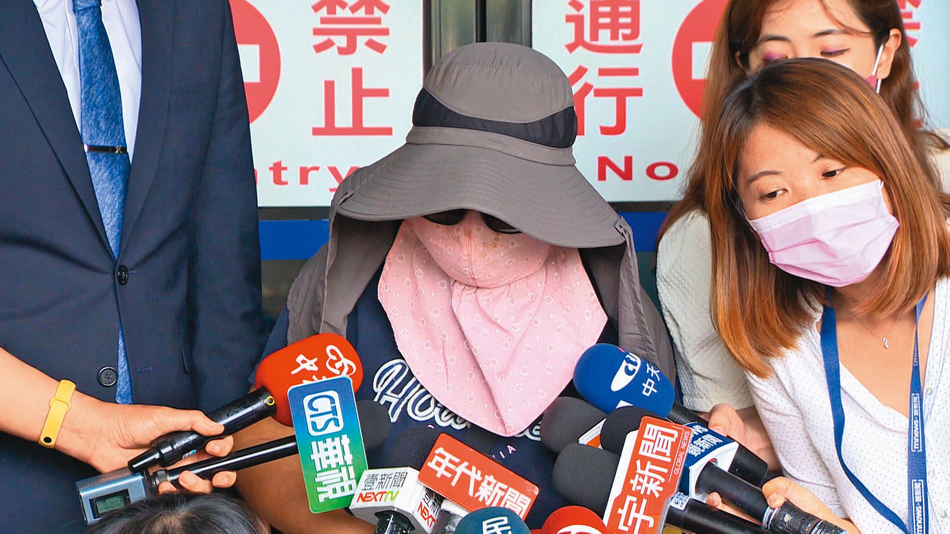 賴姓高中生母親(圖)懷疑夏姓代書之子謀財害命殺她兒子,不信兒子會跳樓自殺。(東森新聞提供)