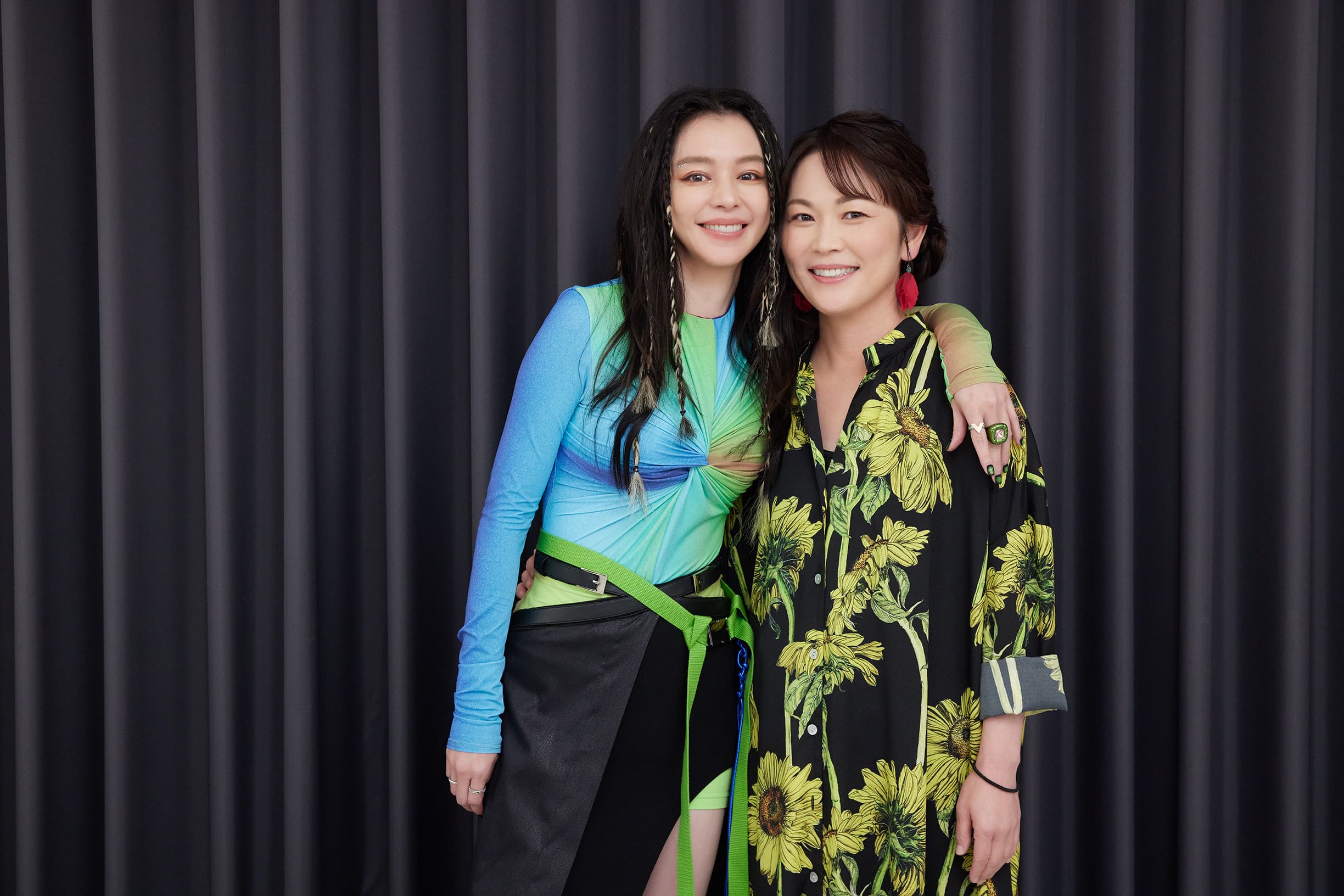 徐若瑄(左)和玉城千春認識20年從未公開合體演出,第一次就獻給台灣Zepp Premium演唱會。(Zepp New Taipei / 大鴻藝術BIG ART提供)