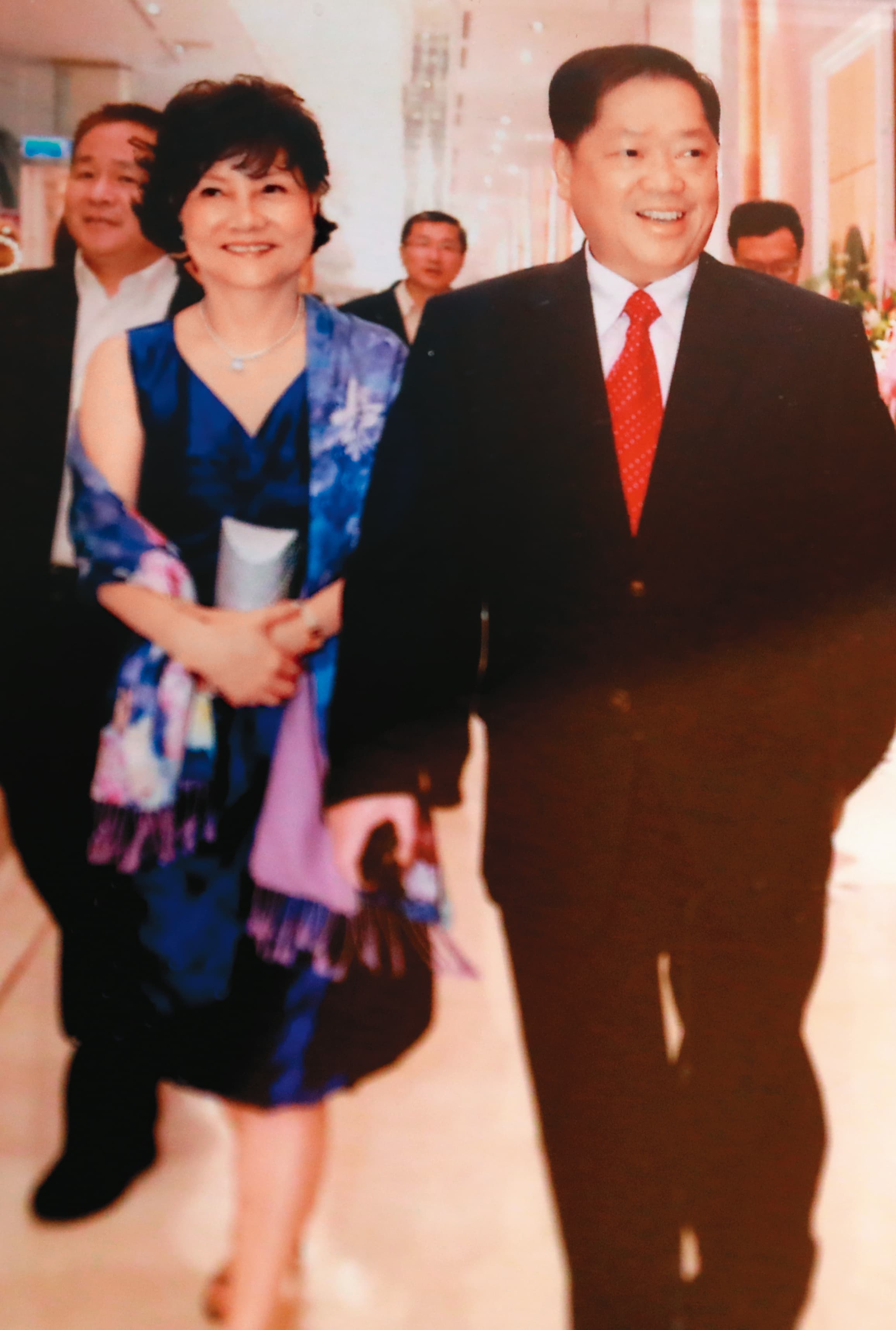 林崑海(右)與張秀(左)40多年前結識,2018年才登記結婚。