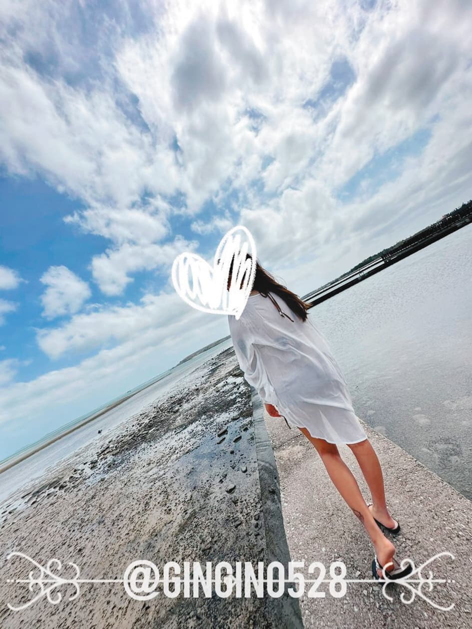 林匯喬曾在社群分享赴澎湖旅遊照(左圖),和Twitter上的女子照片(右圖)完全一樣。(翻攝自Gingin0528推特)