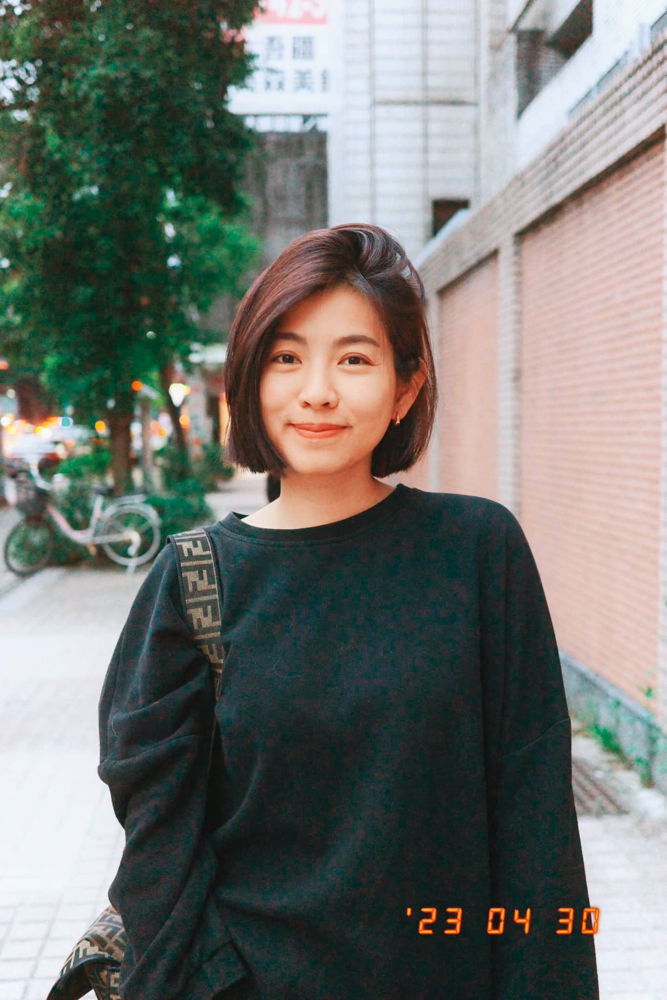 米可白與前夫「尾牙大王」離婚後仍有一陣聯繫,並且繼續愛狗。(翻攝自米可白臉書)