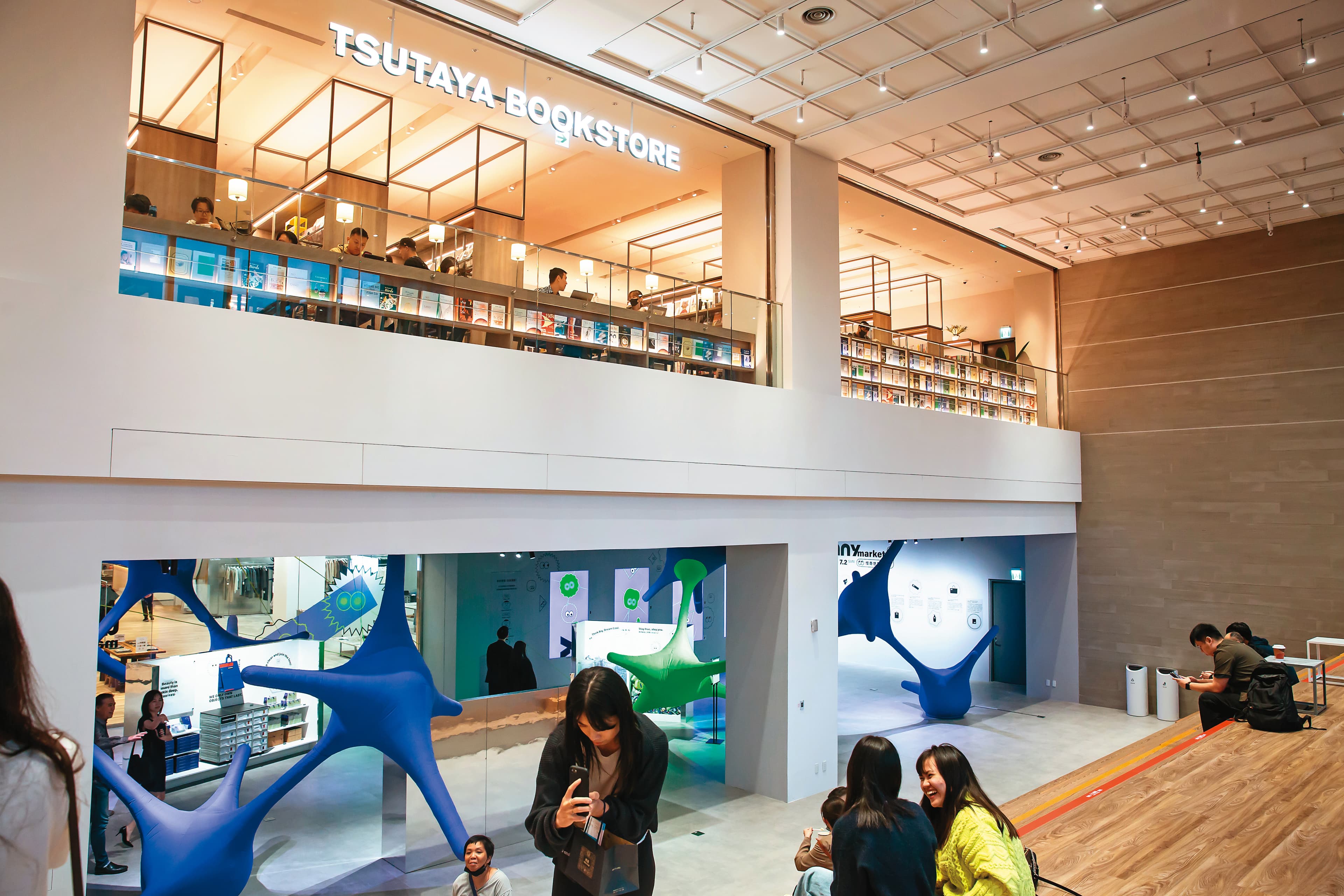 剛剛開幕的忠泰樂生活商場,捨棄坪效,劃出空間作為展覽用,創造特色吸引年輕族群。
