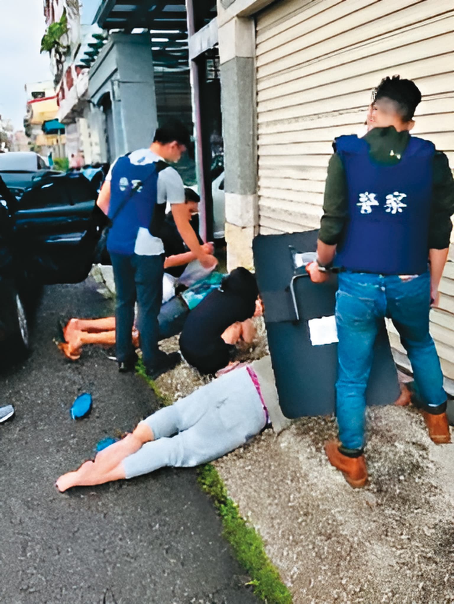 蘇男犯案後流竄全台,警方沿著其逃亡路線,逐一逮捕協助藏匿他的友人。(翻攝畫面)
