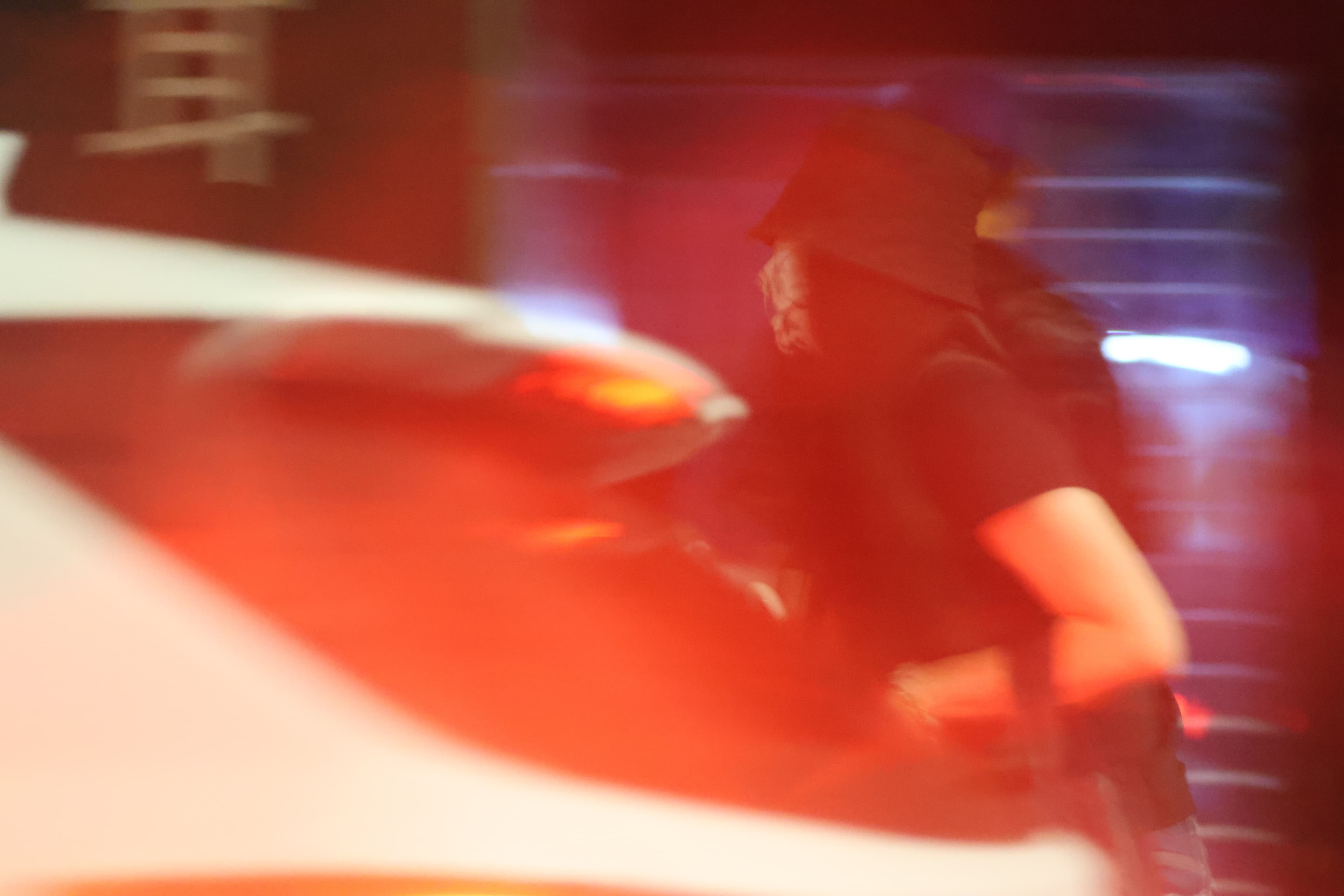 魏如萱跟在陳昊森身後一前一後下車,沒什麼扶持的動作。(本刊資料照)