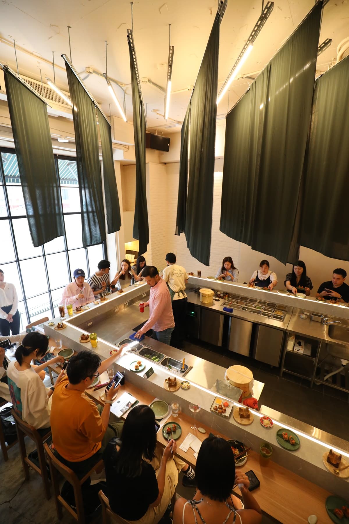 「OSSU Handroll & Bar」將美國流行的板前日本手捲料理引進台灣。