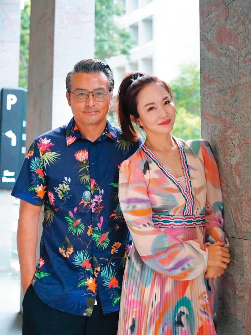 李銘順與范文芳(右)因為拍攝電視劇《神鵰俠侶》相戀,2009年結婚的他們,放閃就是日常。(翻攝自李銘順臉書)