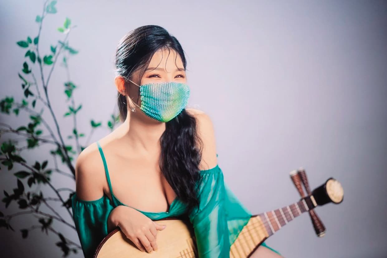 琵琶女神李雨禧去年和旅日YouTuber多米多羅拍攝「痴女到家過一晚」,如今控性騷,小編爆米花買好了,置板凳。(翻攝自李雨禧IG)