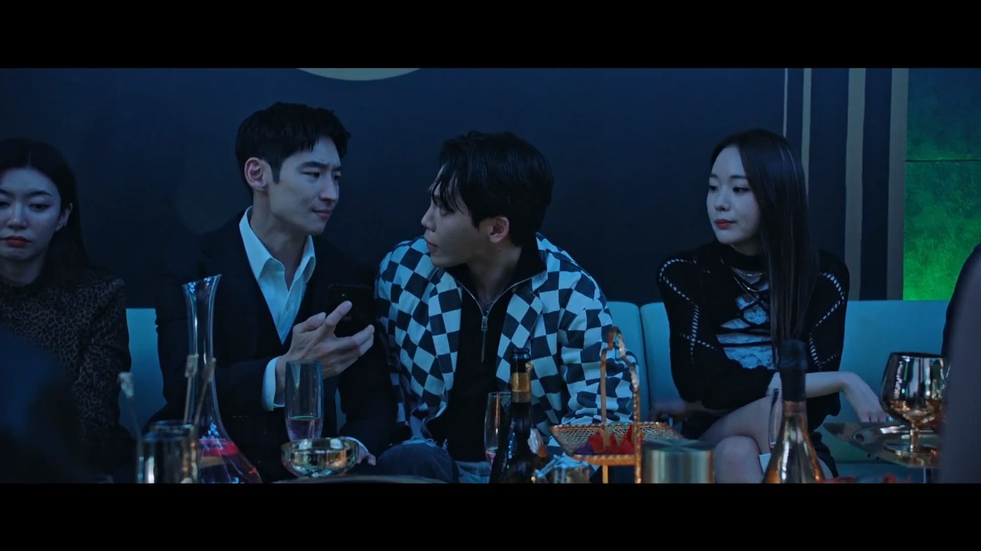 《模範計程車》第2季劇情大膽影射Burning Sun夜店事件,讓觀眾拍手叫好。(friDay影音提供)