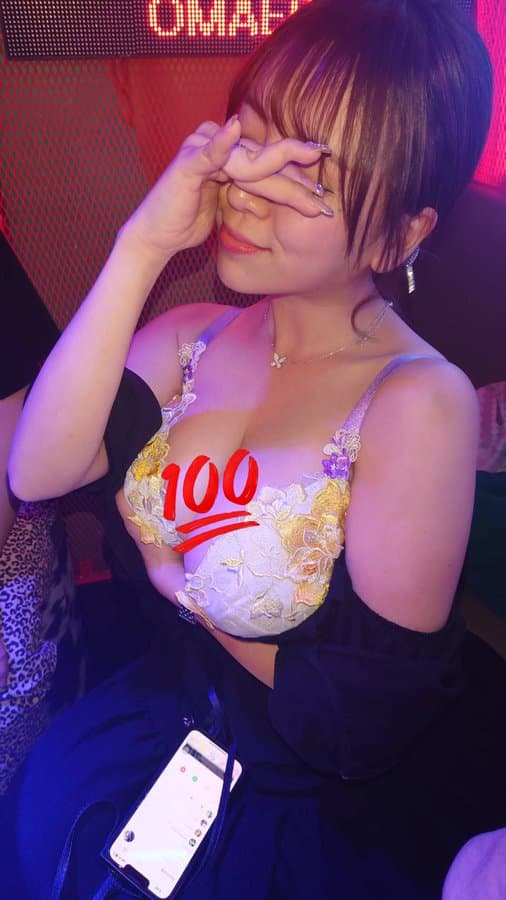 「すばさん」在社群小有名氣,推特跟IG都有上萬人追蹤日常美照。(翻攝推特@suba_hawaiian)