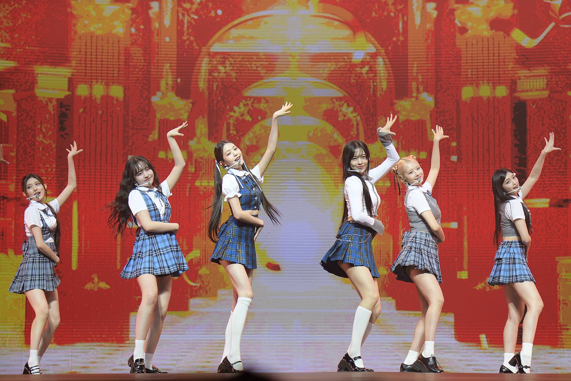 IVE演唱會帶來15首歌曲,並開麥飆高音,歌舞讓粉絲超投入。(得藝室策劃有限公司提供)