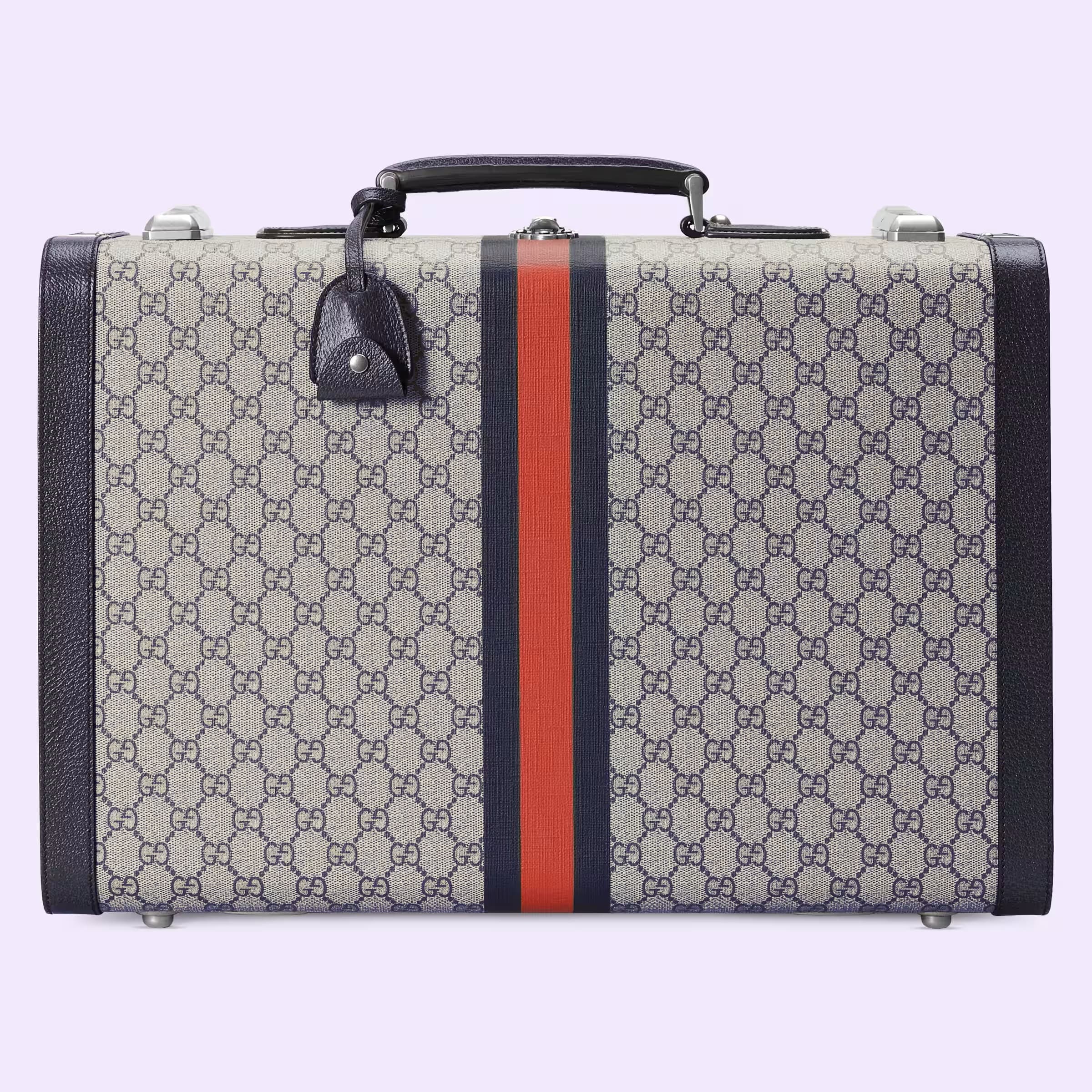 GUCCI Savoy系列午夜藍中型硬殼行李箱,NT$222,200。(古馳提供)