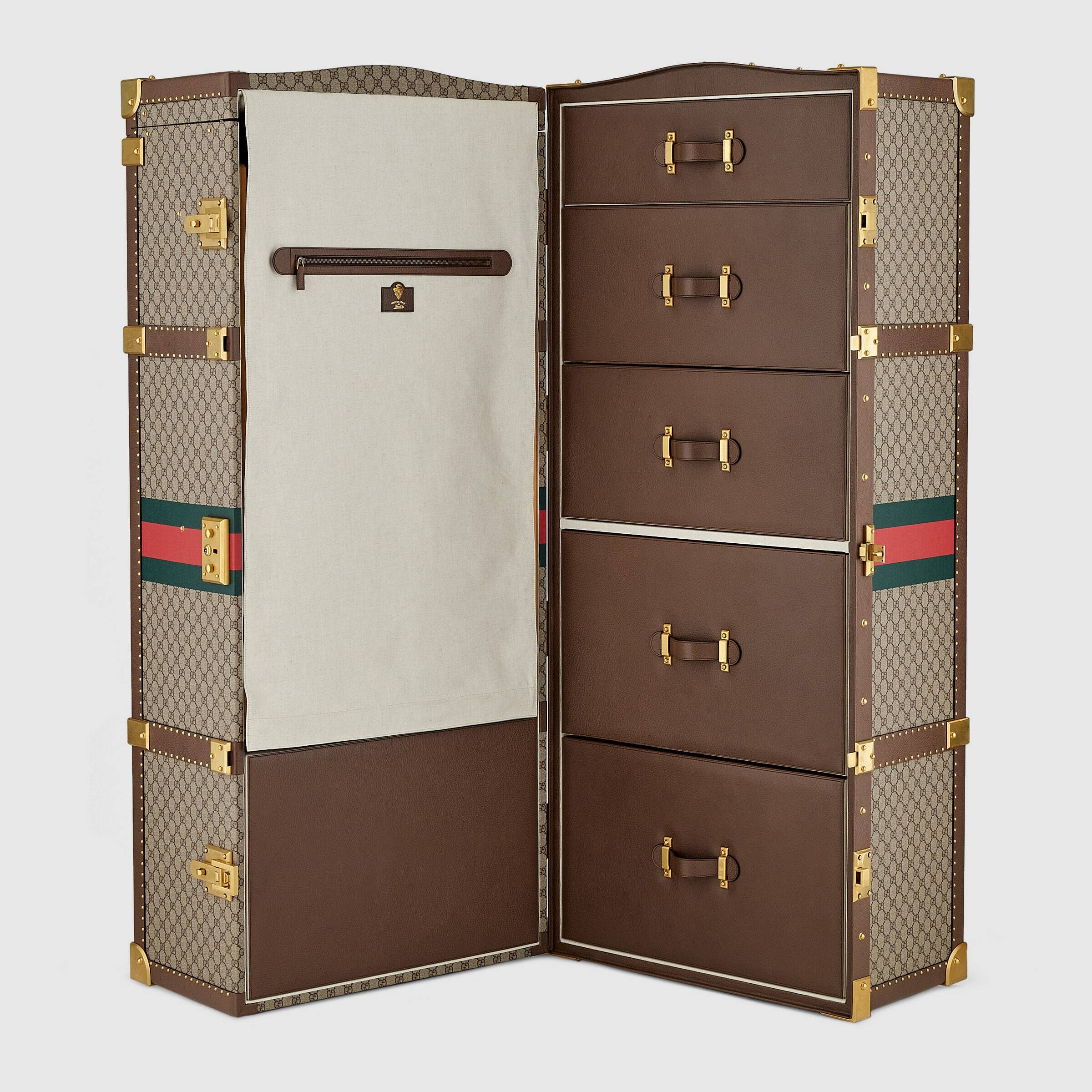 GUCCI Savoy系列衣櫥行李箱,NT$2,221,200。(古馳提供)