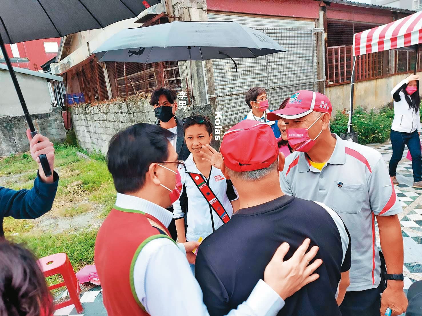 密集的選戰行程,難擋兩人愛火迅速滋長。(讀者提供)