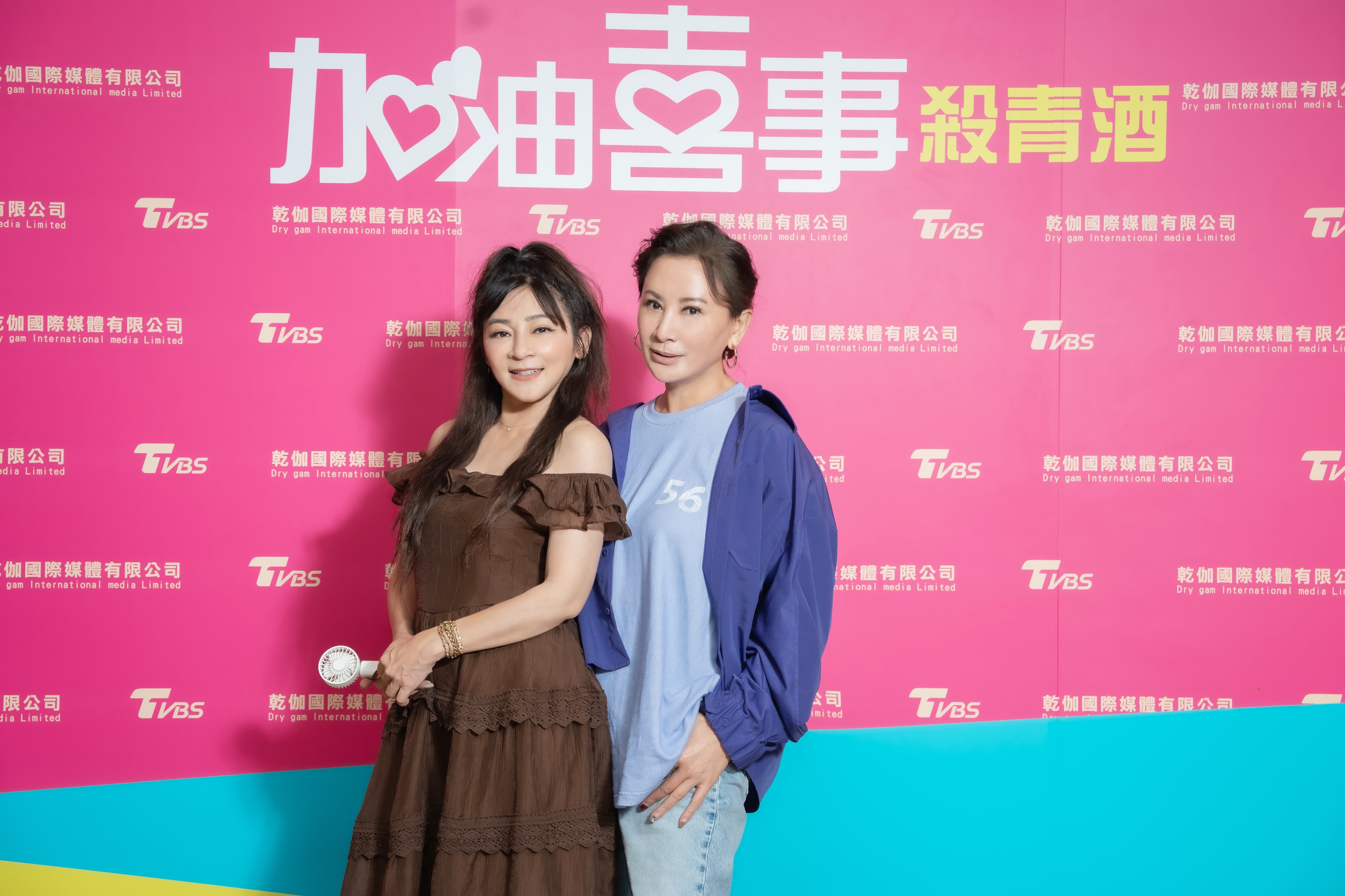 王彩樺(左)與陳亞蘭從第一集鬥嘴到最後。(TVBS提供)
