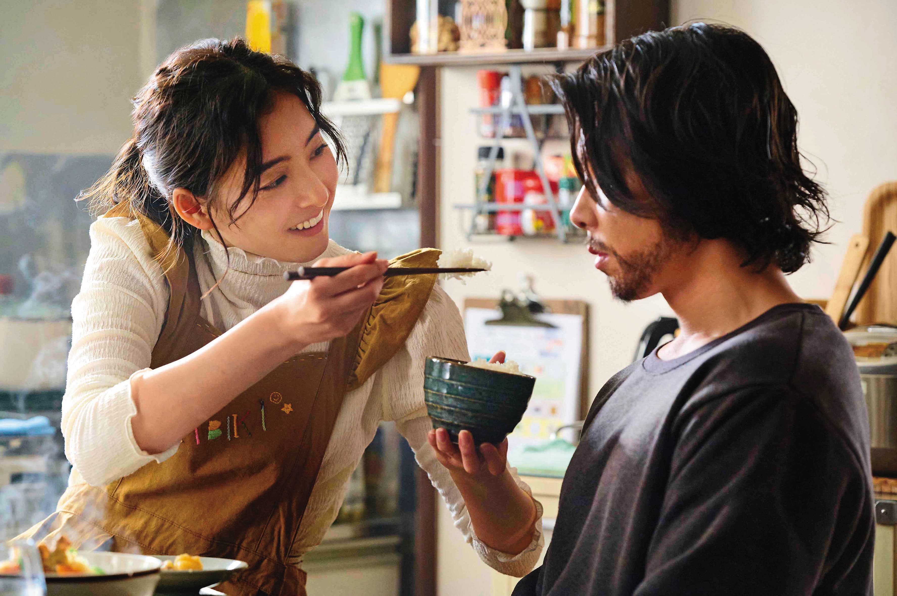 山下智久(右)與新木優子(左)為詮釋視障、聽障角色下足功夫,開鏡前也親自田調取材。(天馬行空提供)