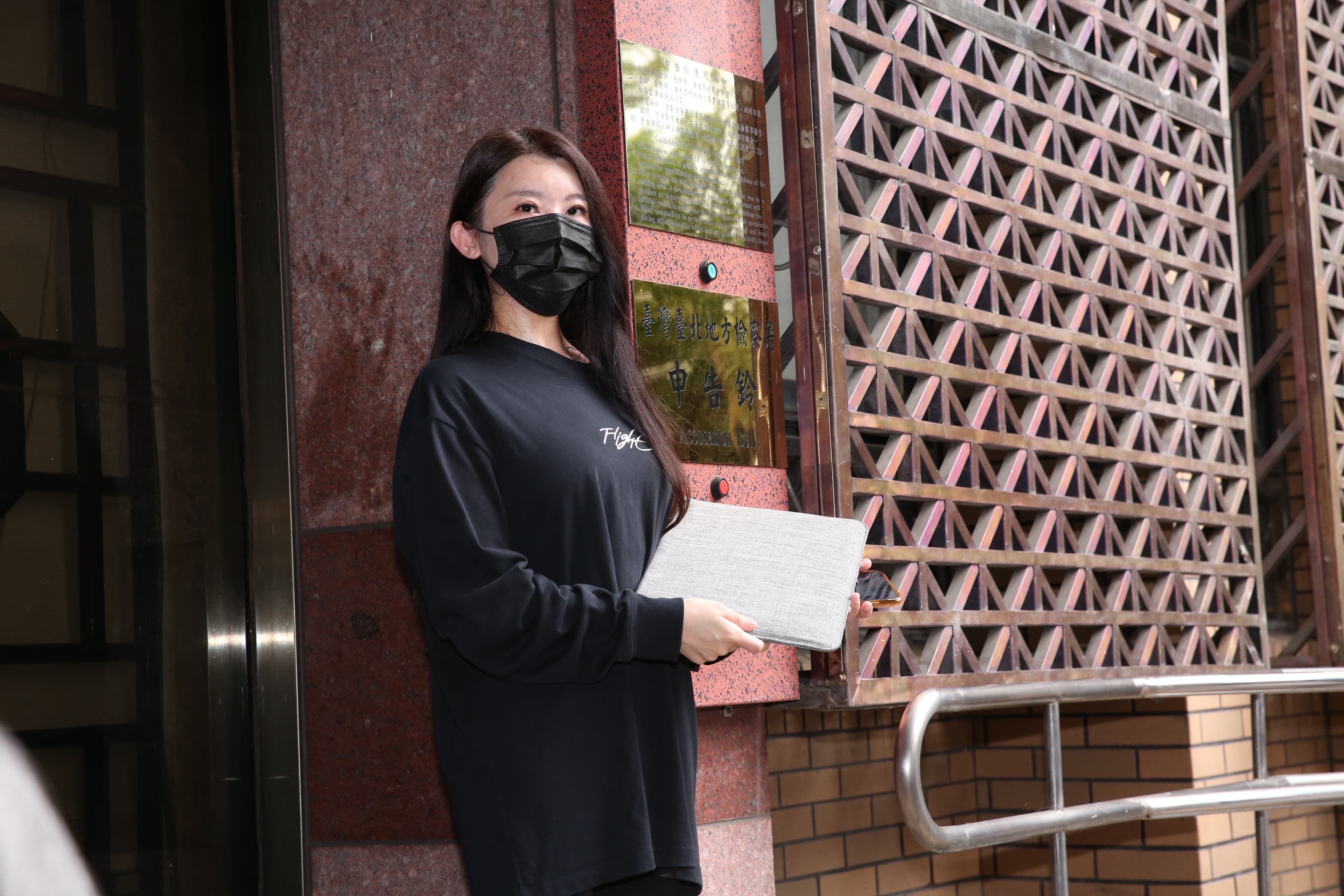 小紅老師按鈴提告NONO。（本刊資料照）