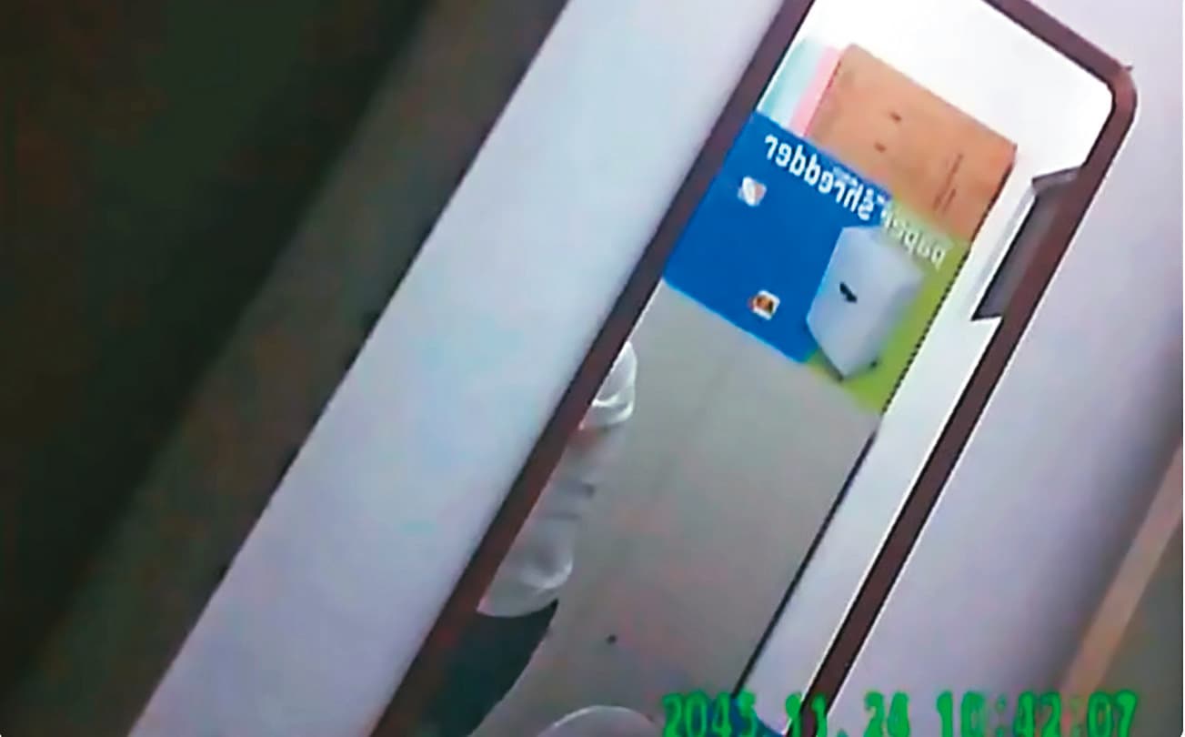 陳姓員警在警局更衣間(圖)裝設針孔,偷拍A小姐等人換衣服的畫面。(讀者提供)