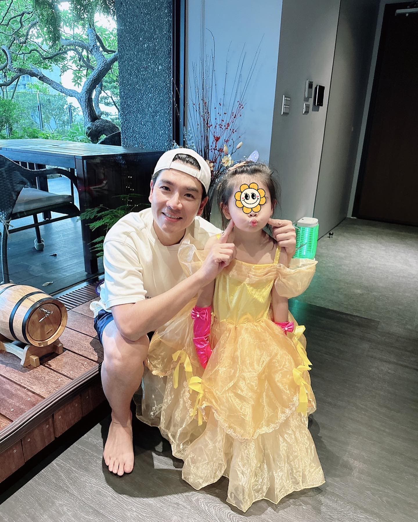 王傳一在老婆生產前一天還幫大女兒辦了生日派對。(翻攝自臉書)