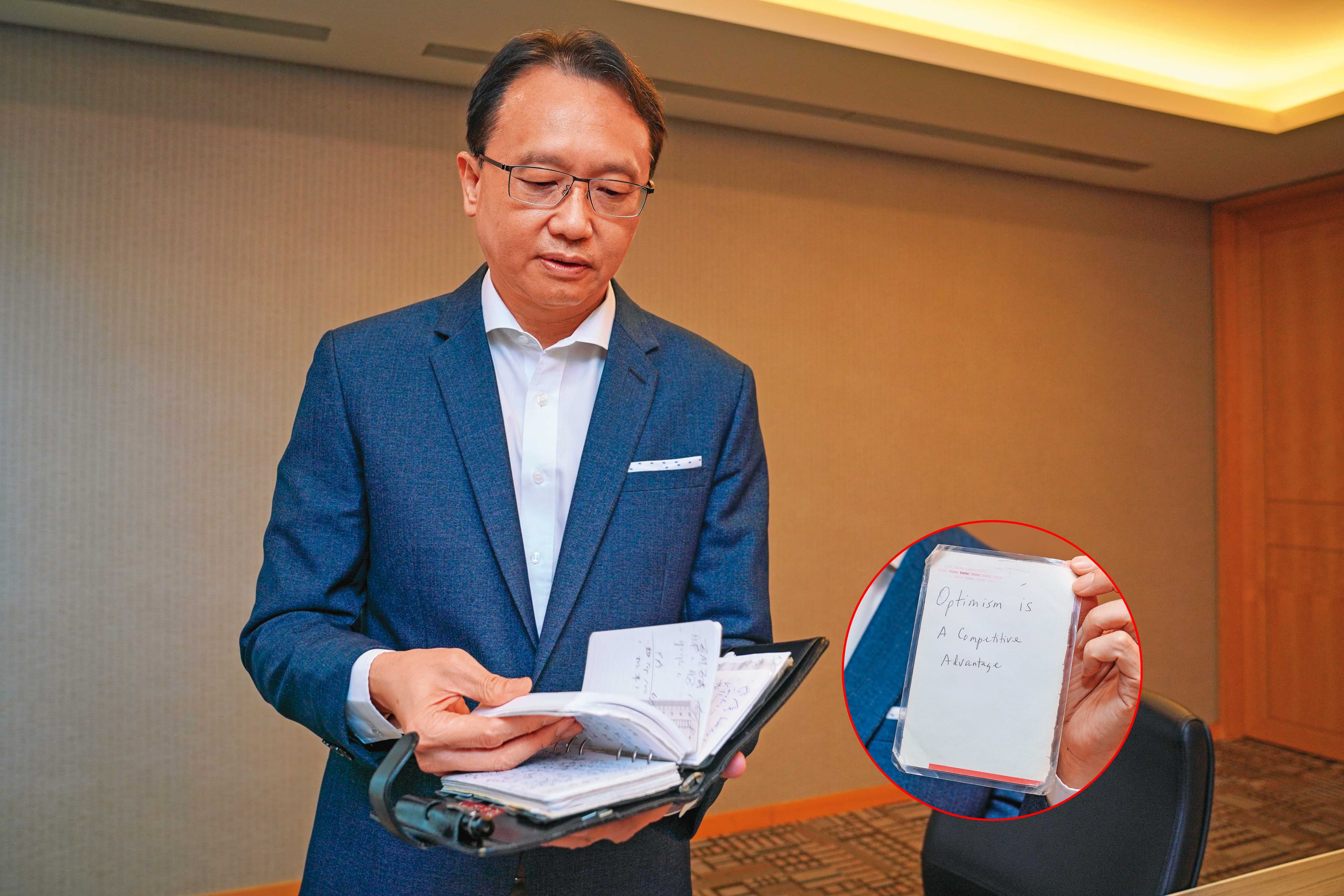 陳俊聖(圖)貼身筆記本記錄工作和信仰,還藏著一張張忠謀勉勵他的紙條。
