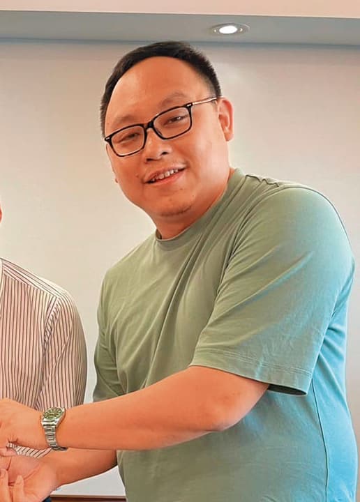 陳士綱時常替竹聯幫育仁會及明仁會成員辯護,被稱為「黑道律師」。(翻攝流浪動物之家基金會臉書)
