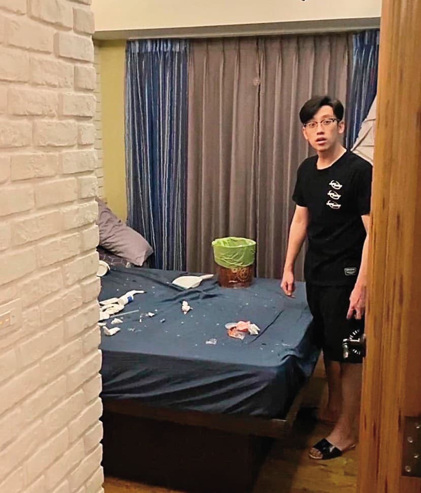 直播主趙芸遭到前男友陳慕暴力相向之時,對方砸爛家中物品,也弄得臥室一團混亂。(趙芸提供)