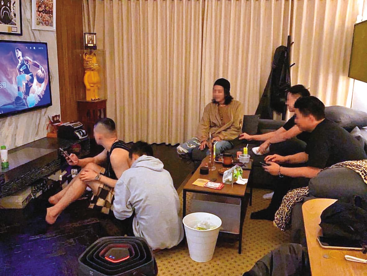 沒演藝工作時,陳慕會邀朋友到家裡打電動,據說他在交往趙芸時也很常沉迷其中。(翻攝自陳慕IG)