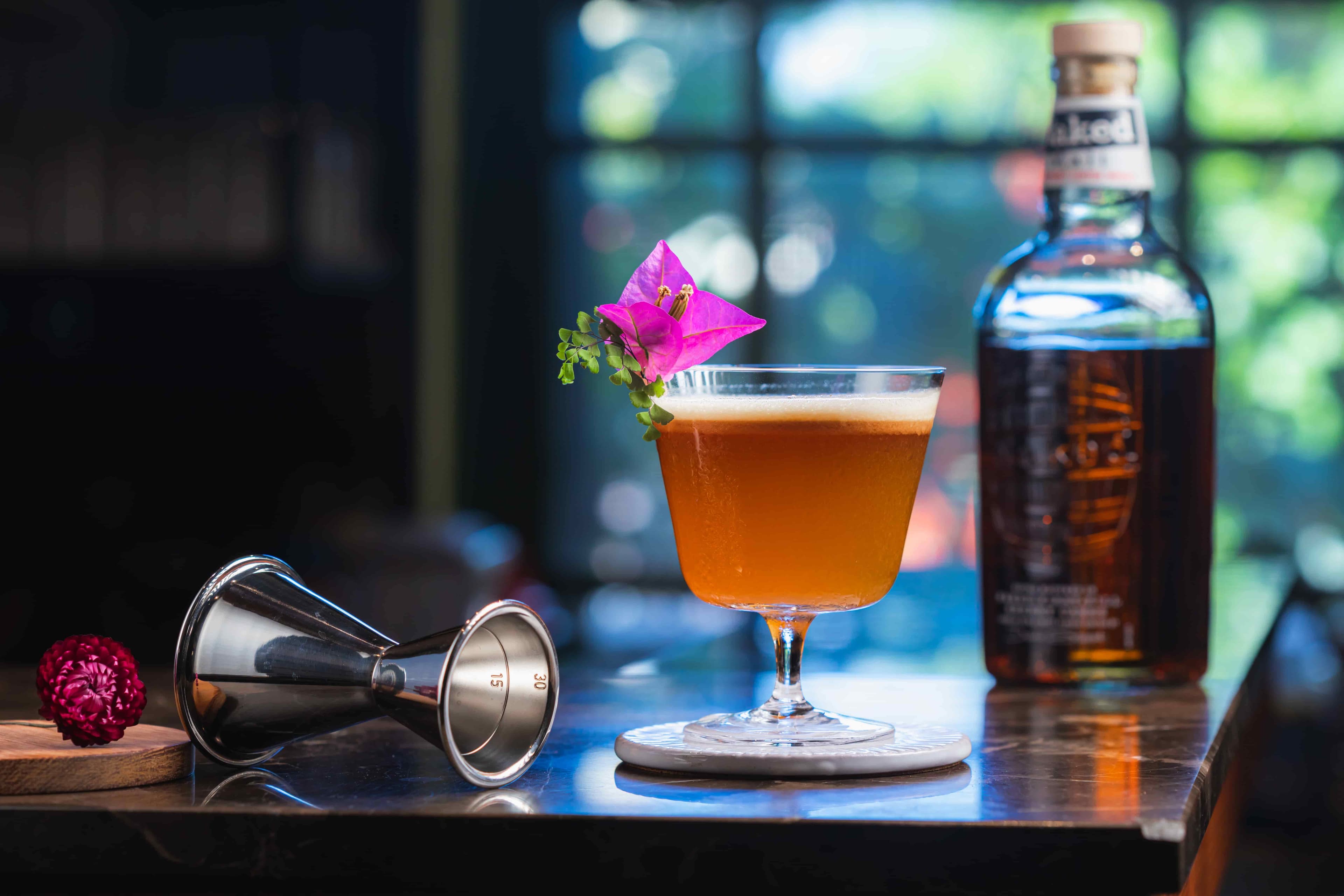 Charles精選台南知名咖啡廳的豆款，讓「皇太子的微醺咖啡」充斥著明亮酸爽的消暑氣息。（320元／杯）