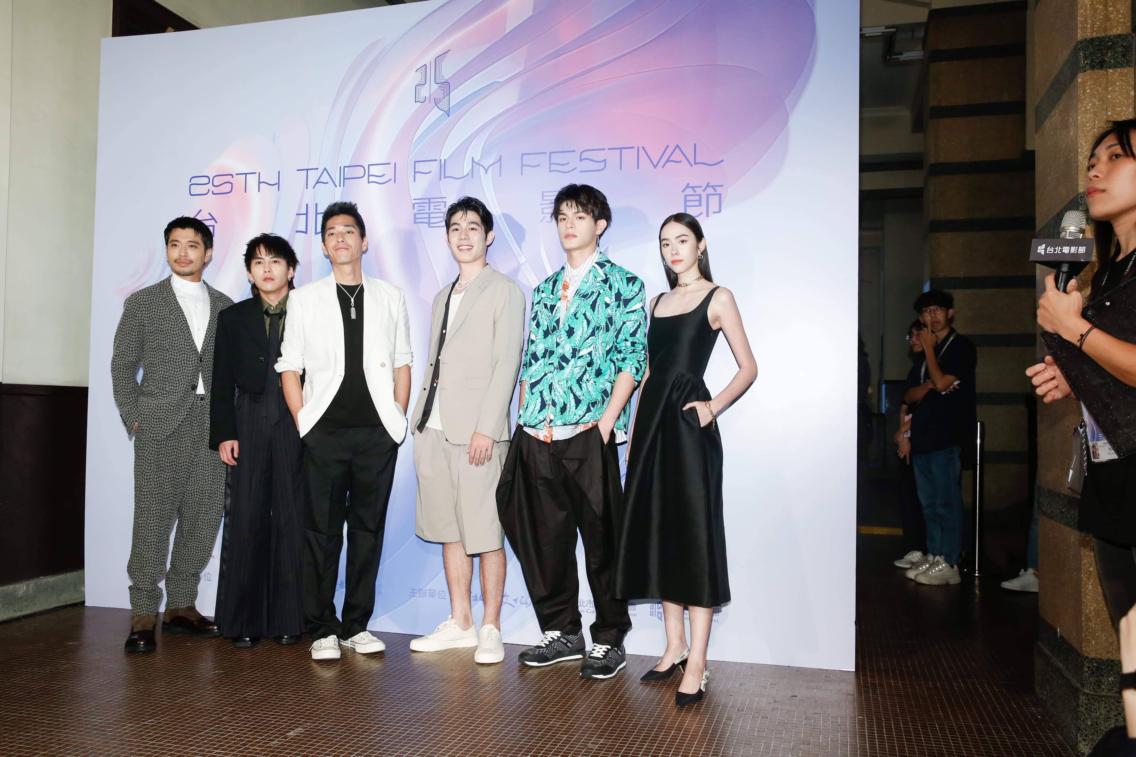 藍正龍率《成功補習班》主要演員侯彥西、巫建和、詹懷雲、邱以太、林奕嵐出席首映會。