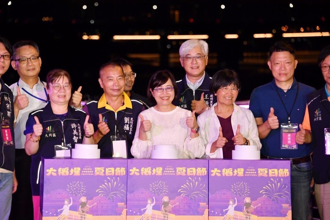 台北市副市長林奕華5日晚間,出席2023大稻埕夏日節首場煙火秀活動。(北市府提供)