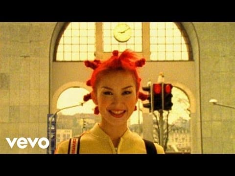 李玟〈Di Da Di〉紅髮造型超級亮眼,這首歌也紅遍大街小巷。(網路圖片)