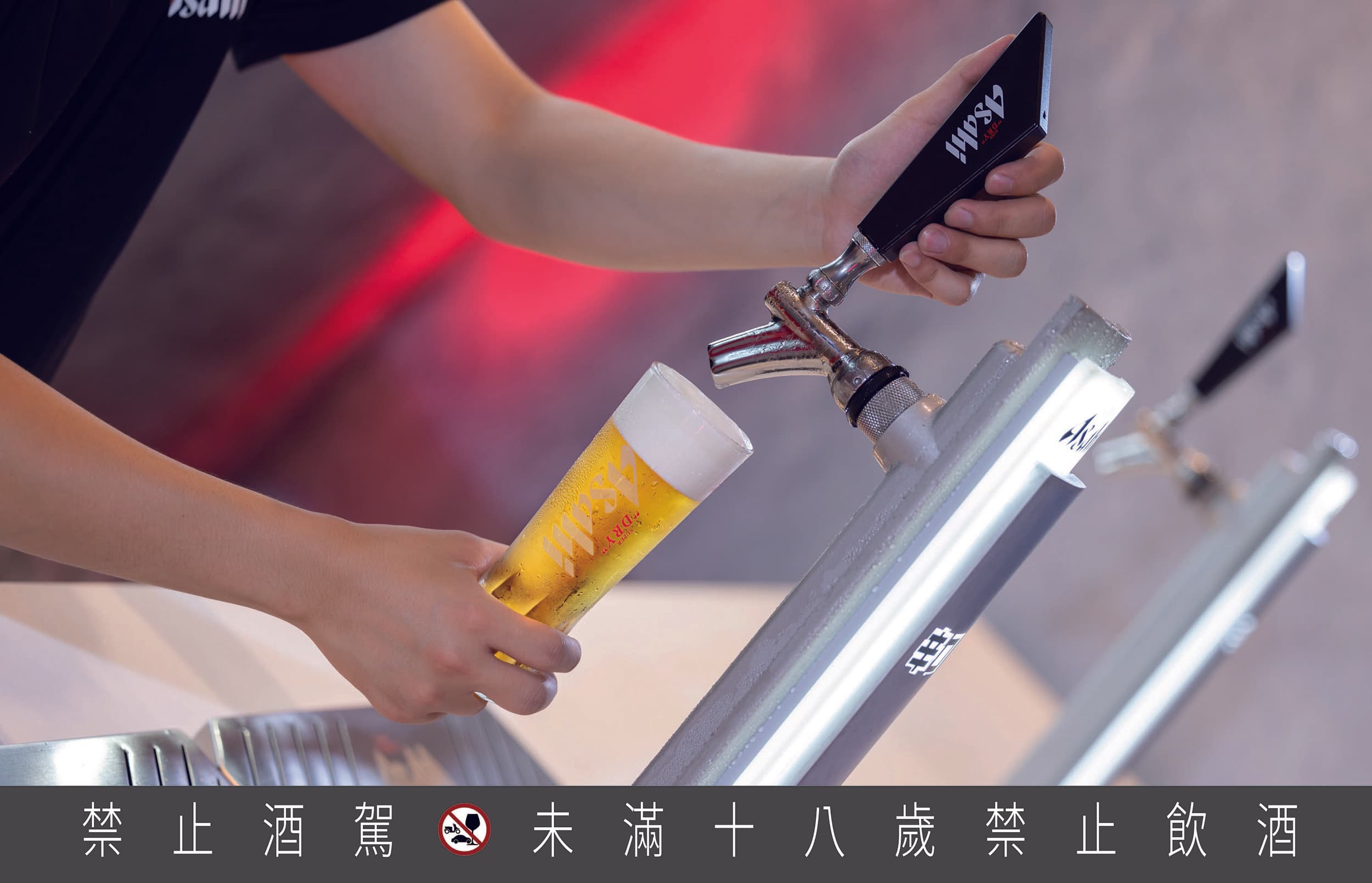 全面升級的NEW ASAHI SUPER DRY改良啤酒生產製程,以二次啤酒花投入法與優化酵母發酵技術,重新定義味道、香氣和碳酸的黃金三角平衡。(日本Asahi朝日集團提供)