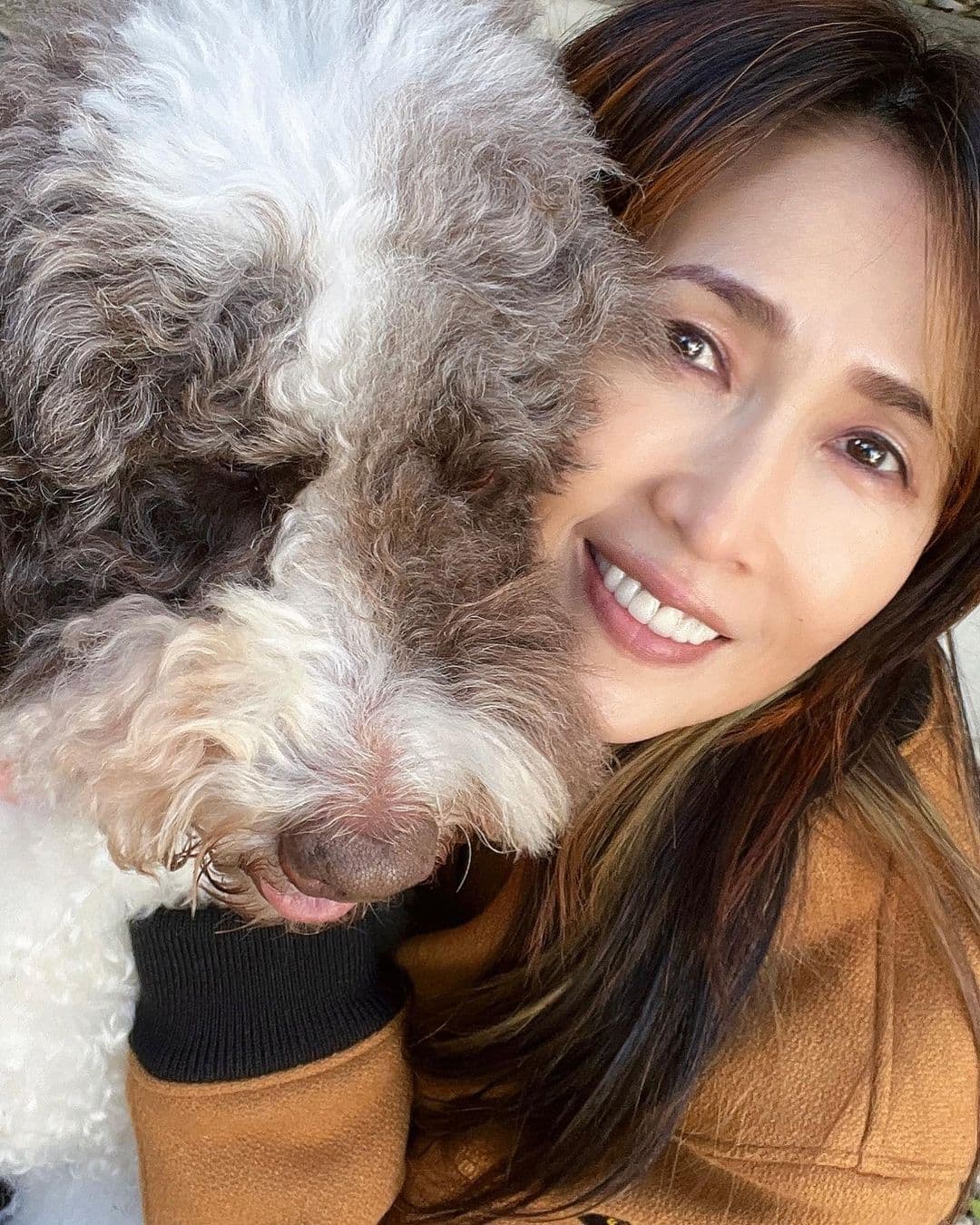工藤靜香從小就養狗,是愛狗人士。(翻攝工藤靜香INSTAGRAM)