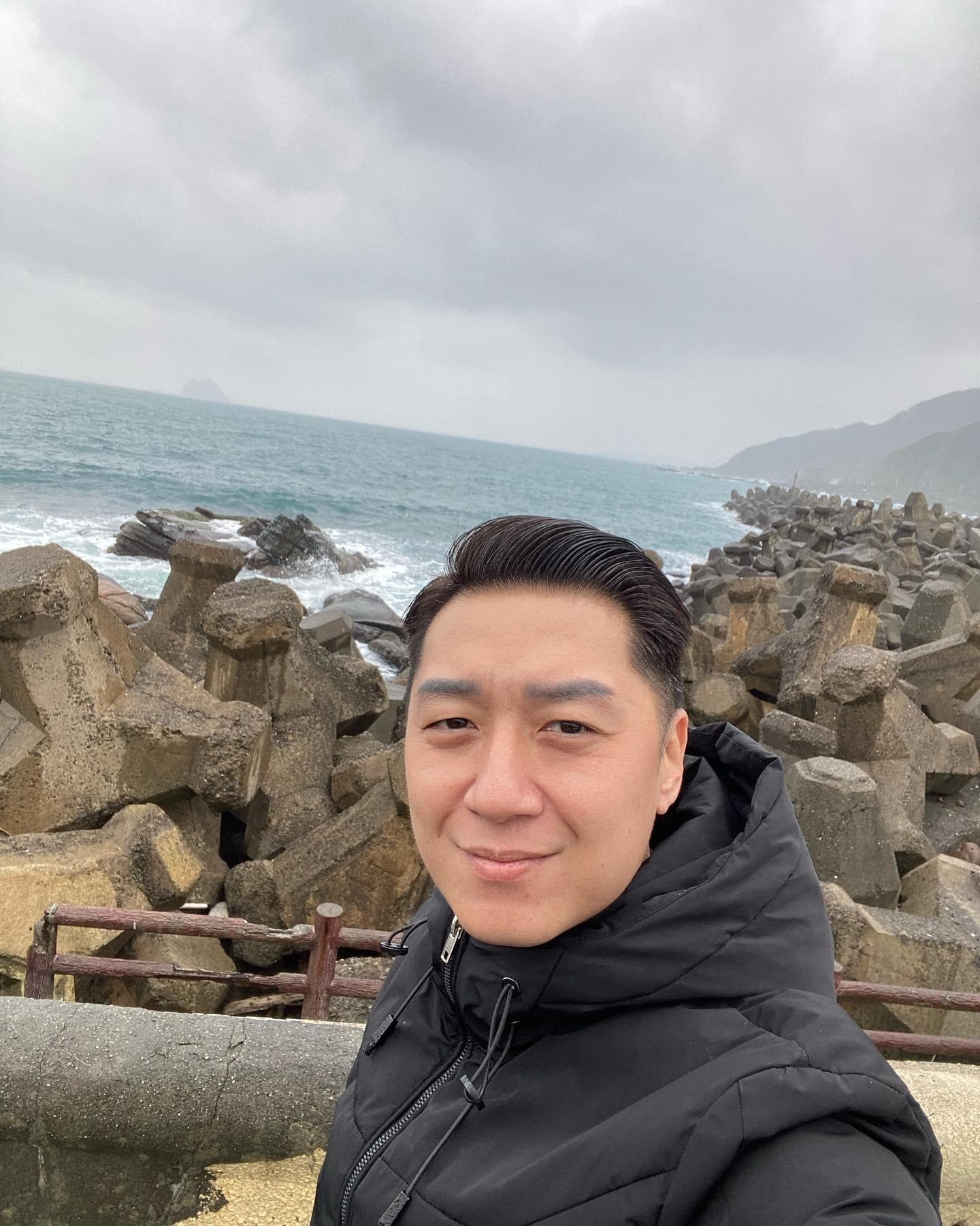 曹景俊因疫情導致拍戲機會銳減,只好到菜市場賣肉圓貼補家用。(翻攝自曹景俊臉書)