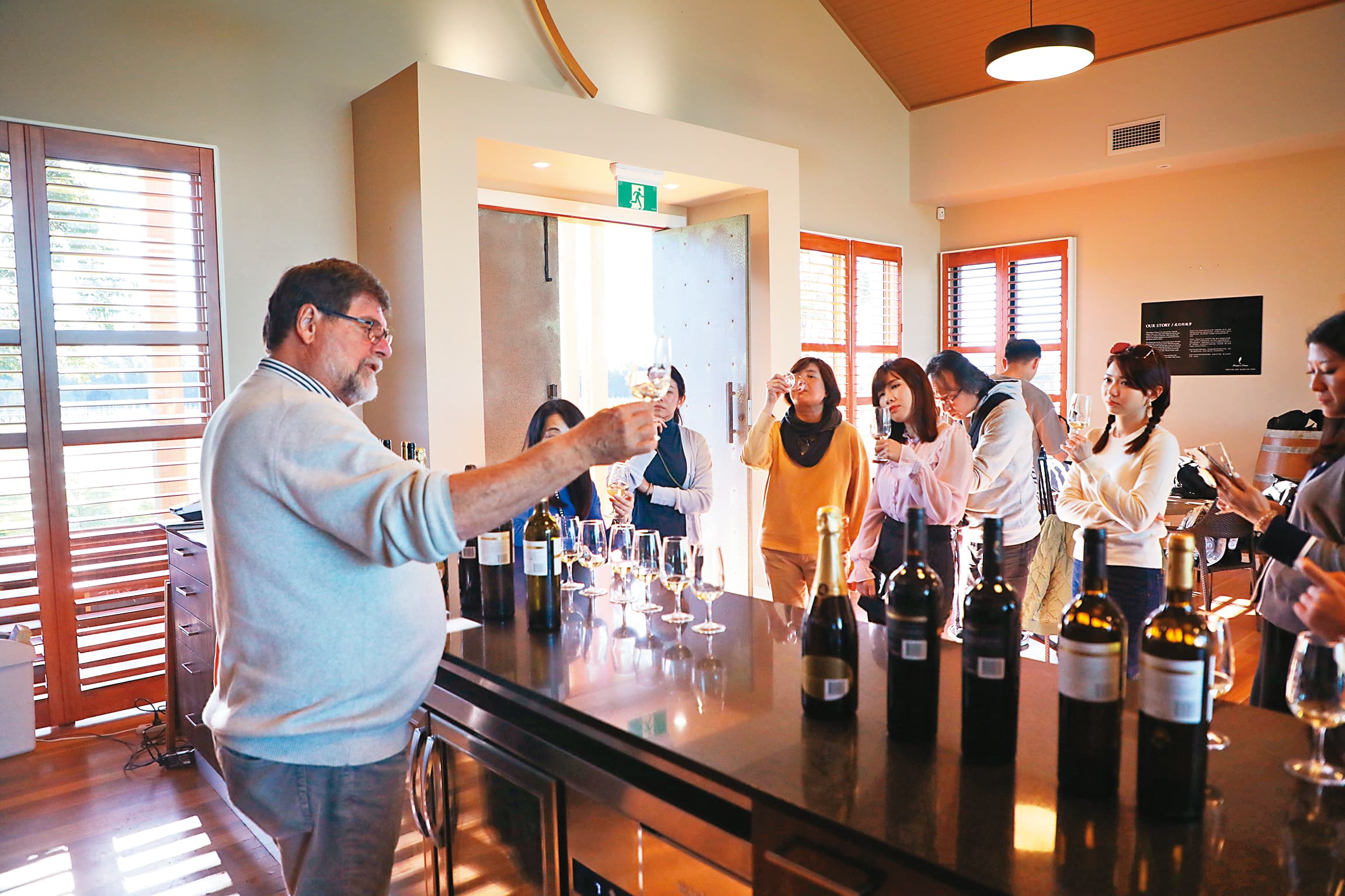 到酒莊豈能空腹而回,Wine Tasting讓所有人都喝得暢快。