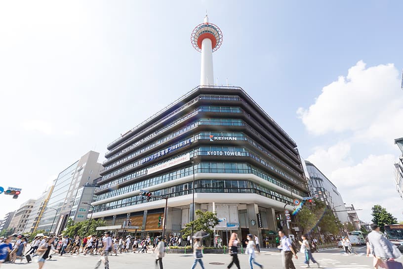 全新改裝後的KYOTO TOWER SANDO,還有設置手做工坊,讓旅客體驗日本文化。(京都市台灣推廣事務所提供)