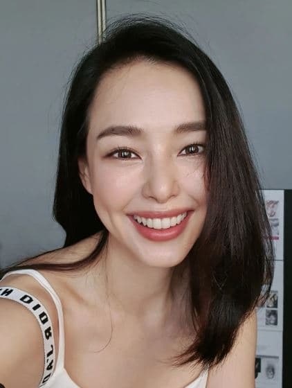 南韓女星李荷妮,懷孕後期依舊登山上健身房。(翻攝自李荷妮IG)