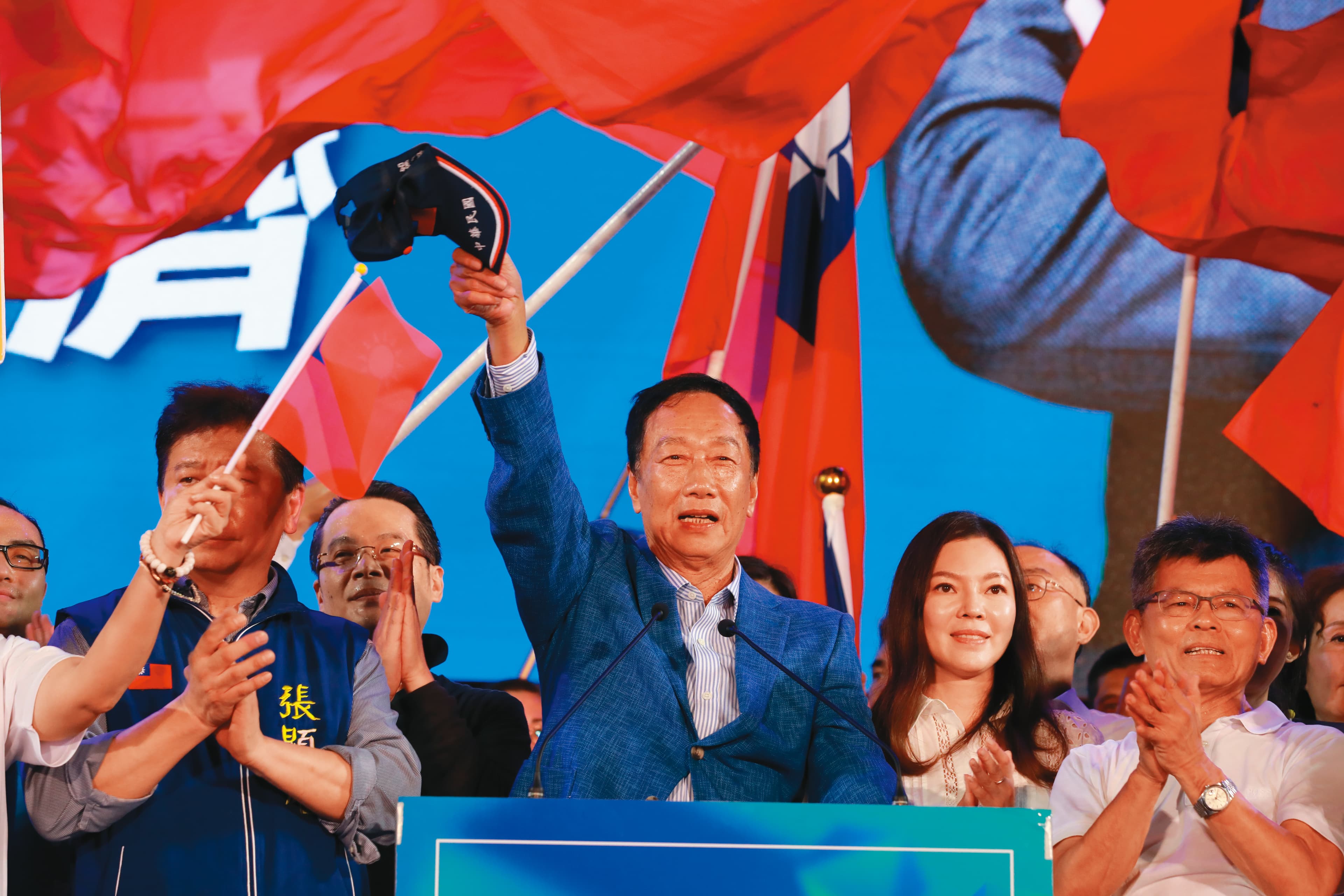 搶在國民黨全代會召開前,郭台銘將出席北中南3場粉絲見面會,被視為另類造勢。