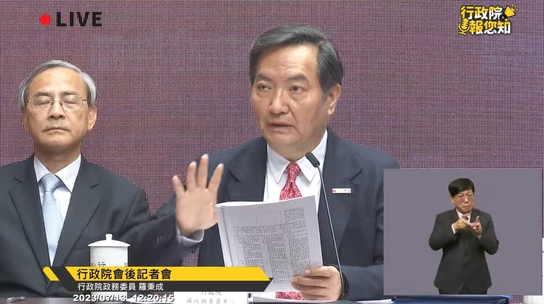 針對演藝圈權勢性騷該如何罰,羅秉成說明。(翻攝自YouTube@行政院開麥啦-2)