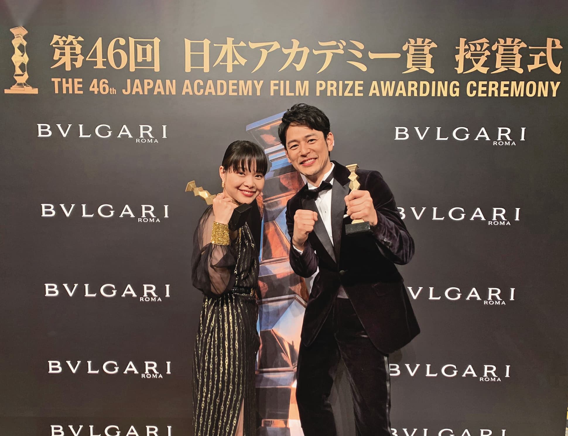 岸井雪乃(左)與《那個男人》男主角妻夫木聰(右)分別贏得今年日本電影學院獎影后、影帝。(翻攝自《惠子不能輸》官方推特)