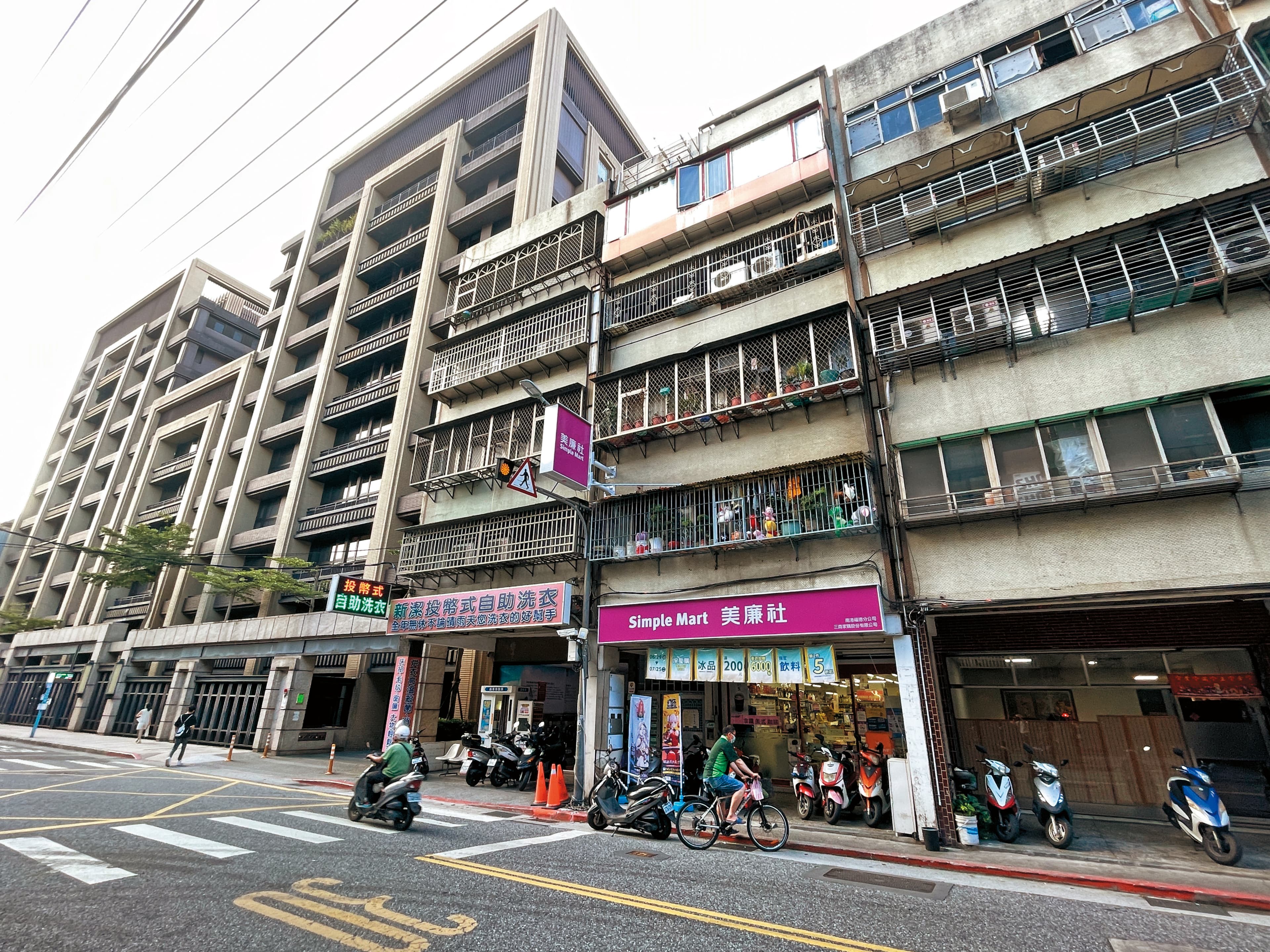 張姓老翁捐贈的房產位於台北市信義區及南港區,其中包含1樓店面。