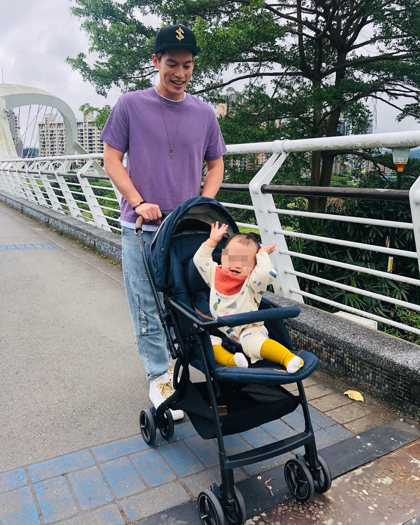 許孟哲天生好動也很願意帶小孩外出體驗大自然。(許孟哲臉書)