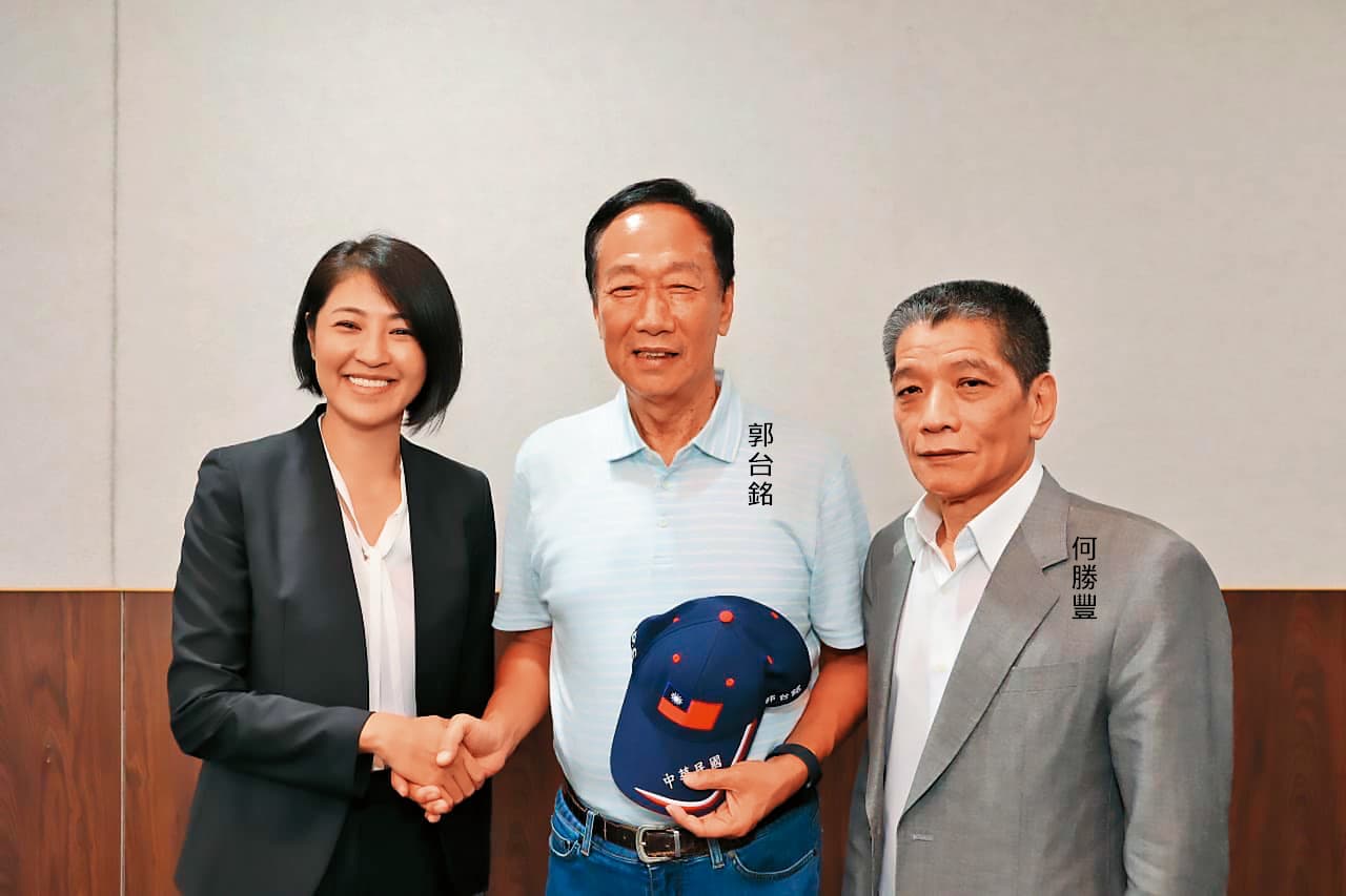 坐擁地方組織動員實力的南投縣議長何勝豐,在侯友宜獲得國民黨徵召當天,旋即發表退黨聲明,如今堅定挺郭台銘。(翻攝郭台銘臉書)