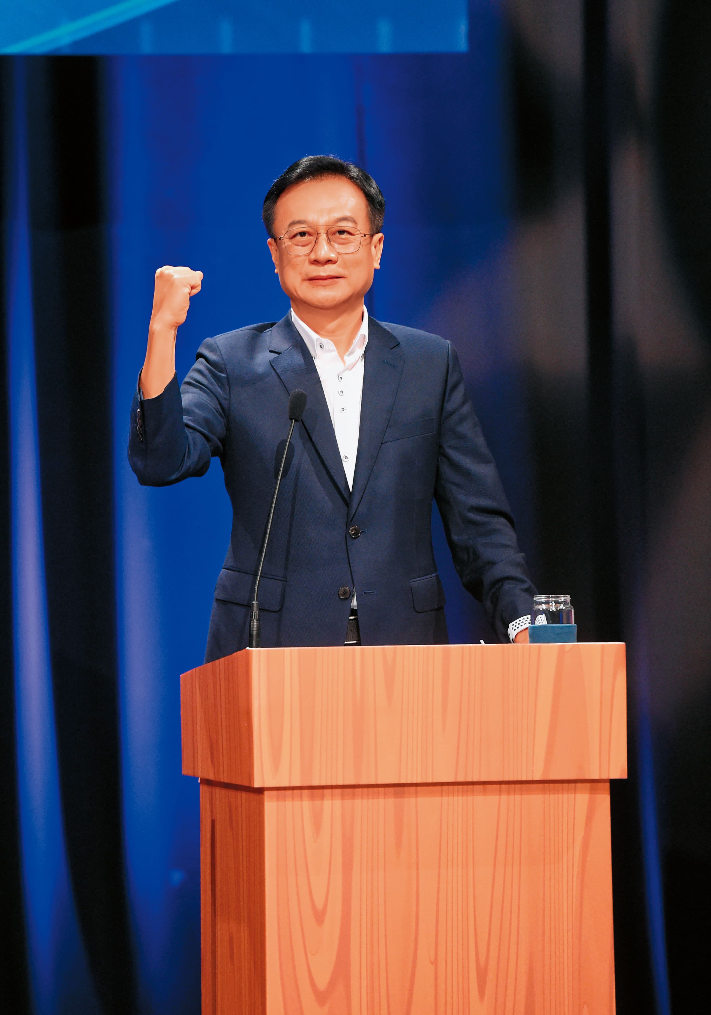卓瑩鎗自稱是前彰化縣長卓伯源(圖)的堂姪,遭卓伯源否認。