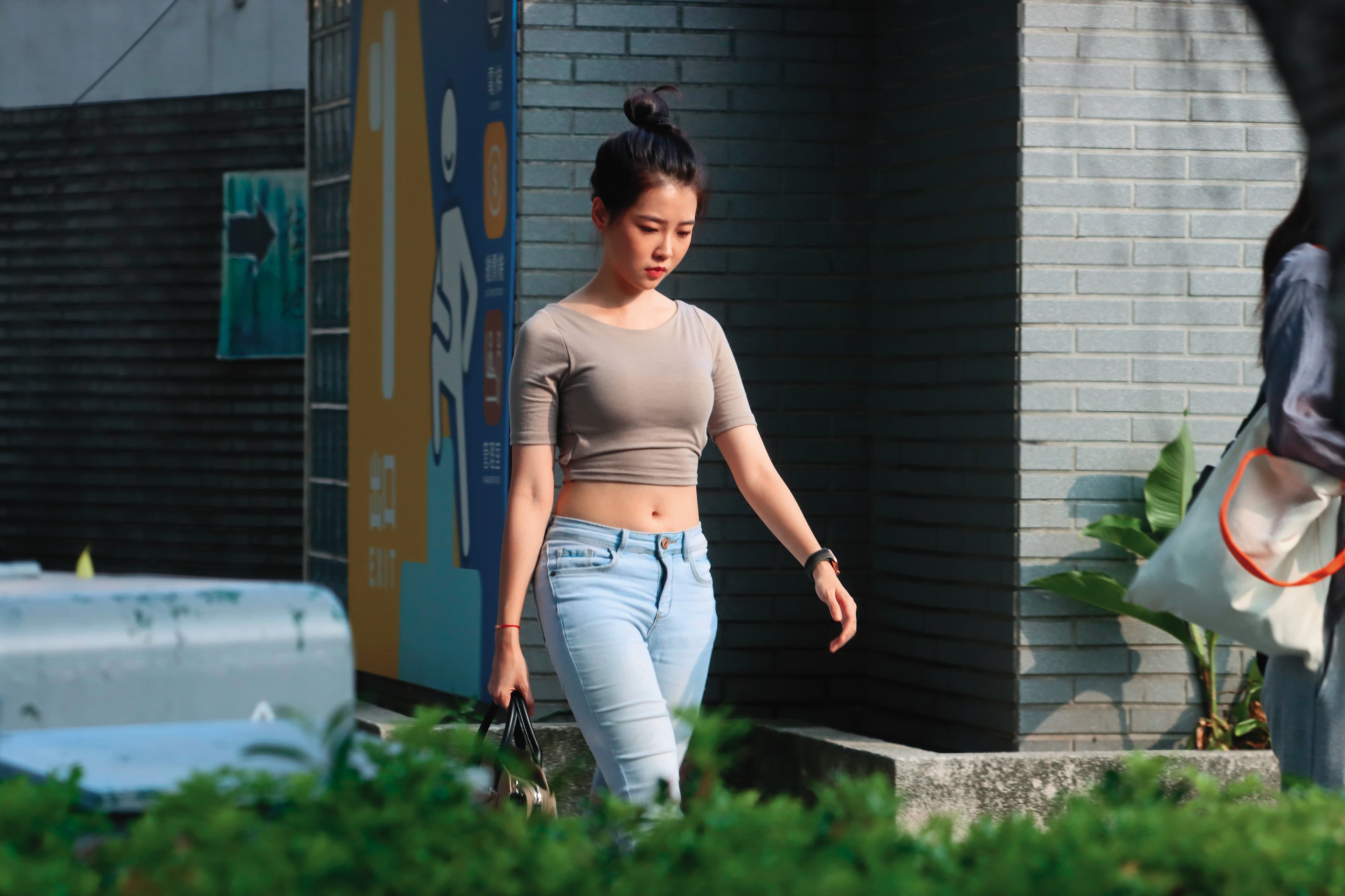 出身「政治世家」的陳紫渝生活被里民服務行程填得滿滿,偶爾才見她悠閒外出展現姣好身材。