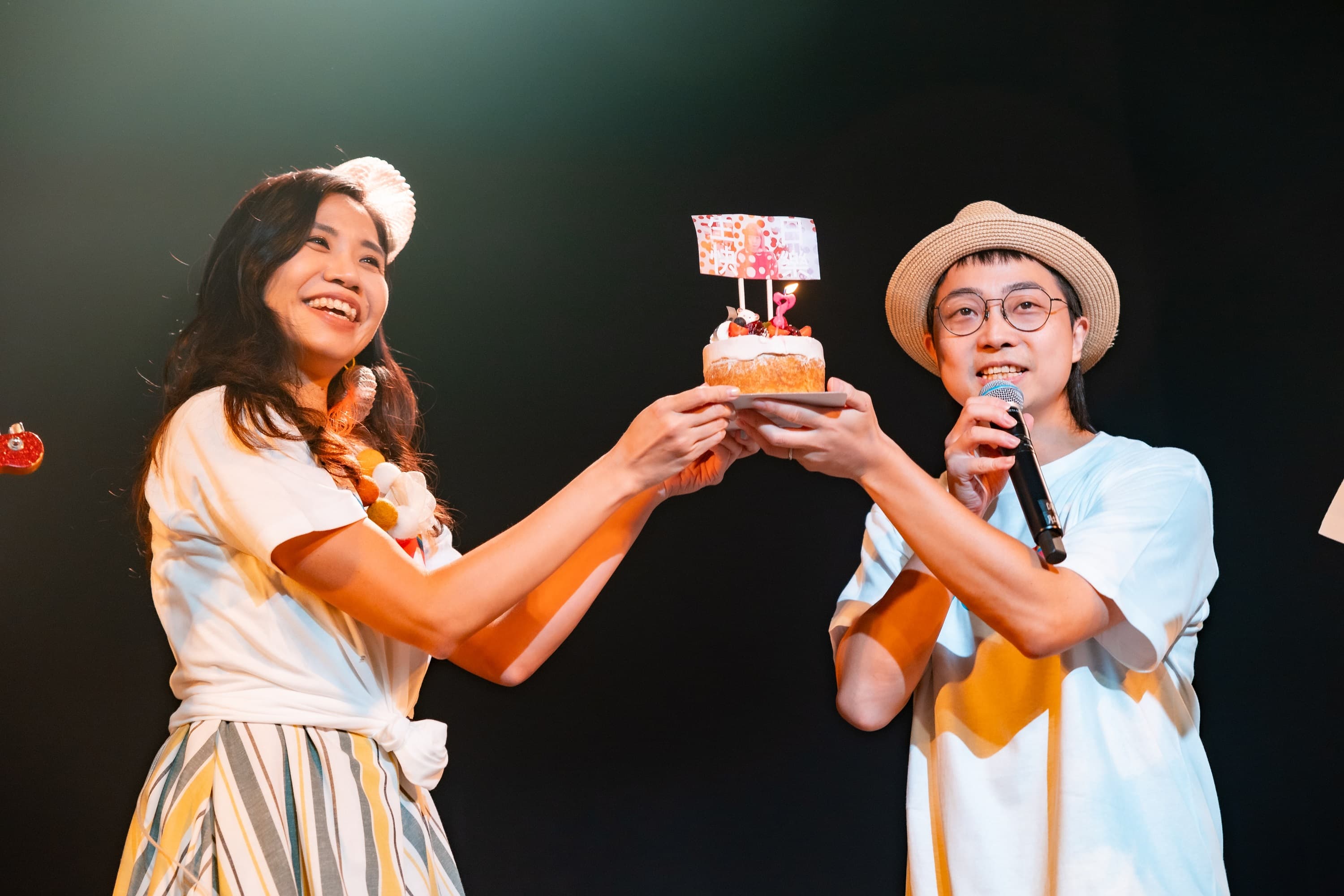 高雄場恰巧遇到鼓手肚皮生日，全場齊聲祝福。（「旺福愛你」提供）
