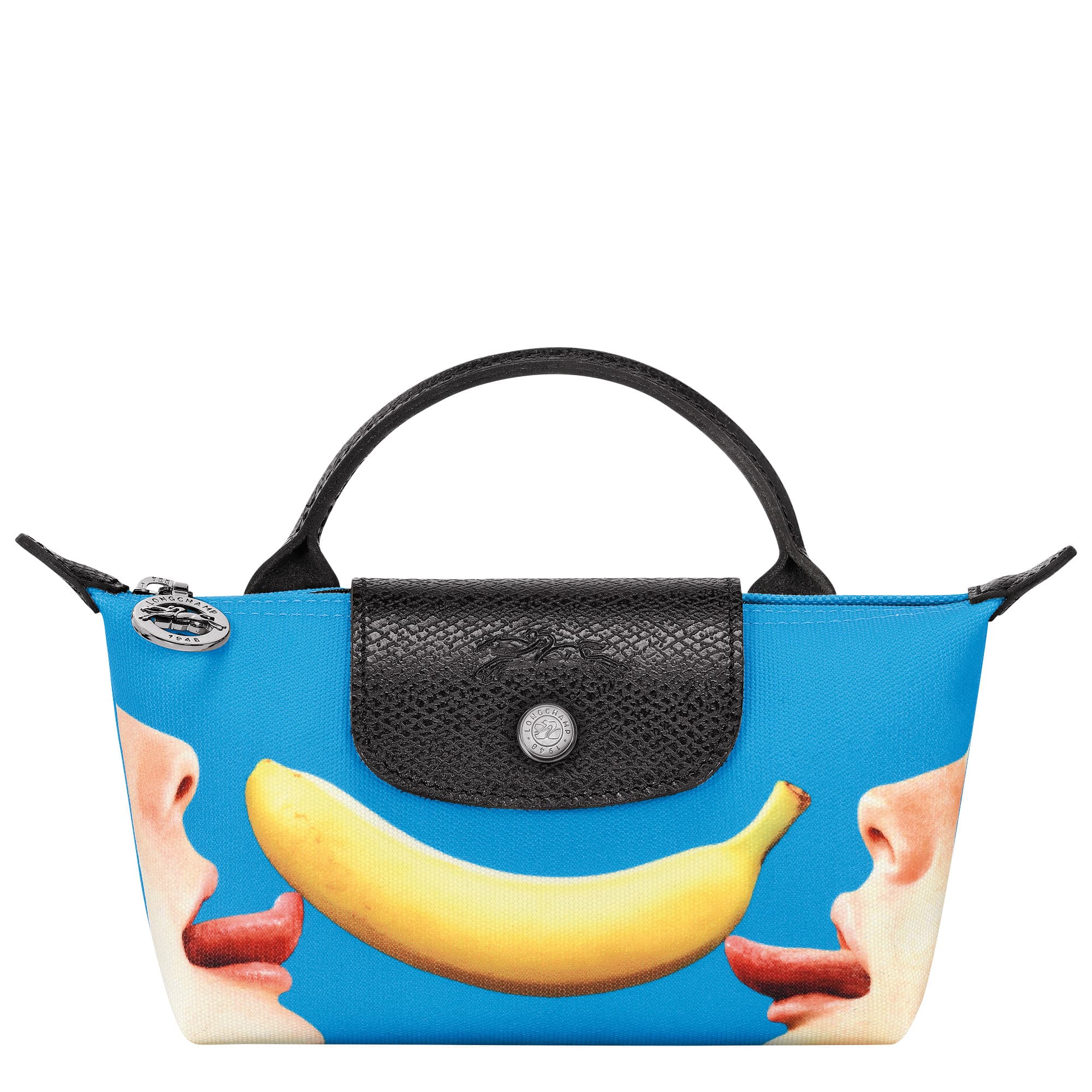 LONGCHAMP X TOILETPAPER聯名系列手拿包 (香蕉圖騰)。NT$4,300（LONGCHAMP提供）