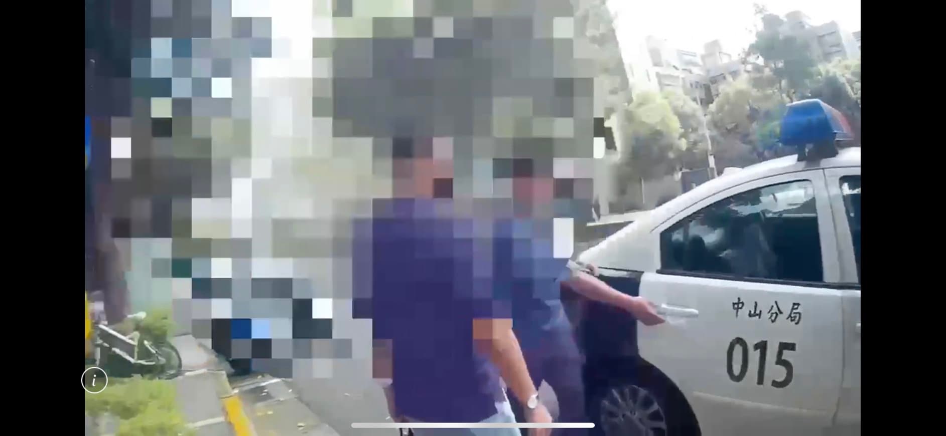 警方將2人都帶回警局偵訊說明。（翻攝畫面）