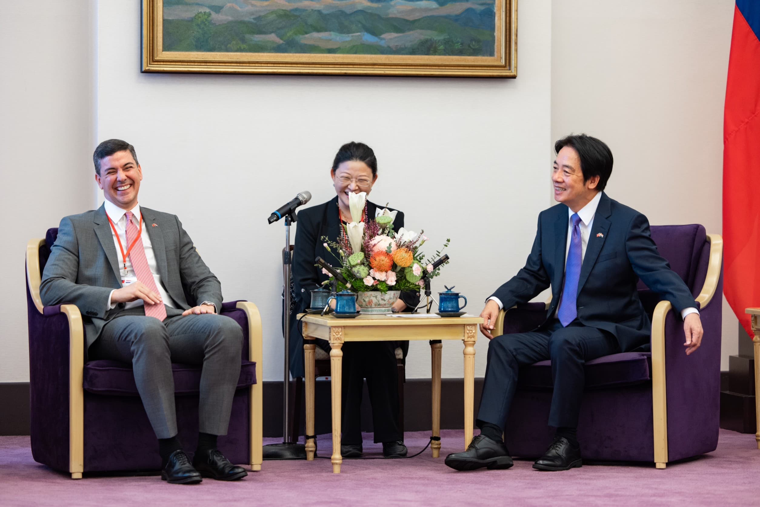 賴清德12日會晤巴拉圭共和國總統當選人貝尼亞伉儷。(總統府提供)