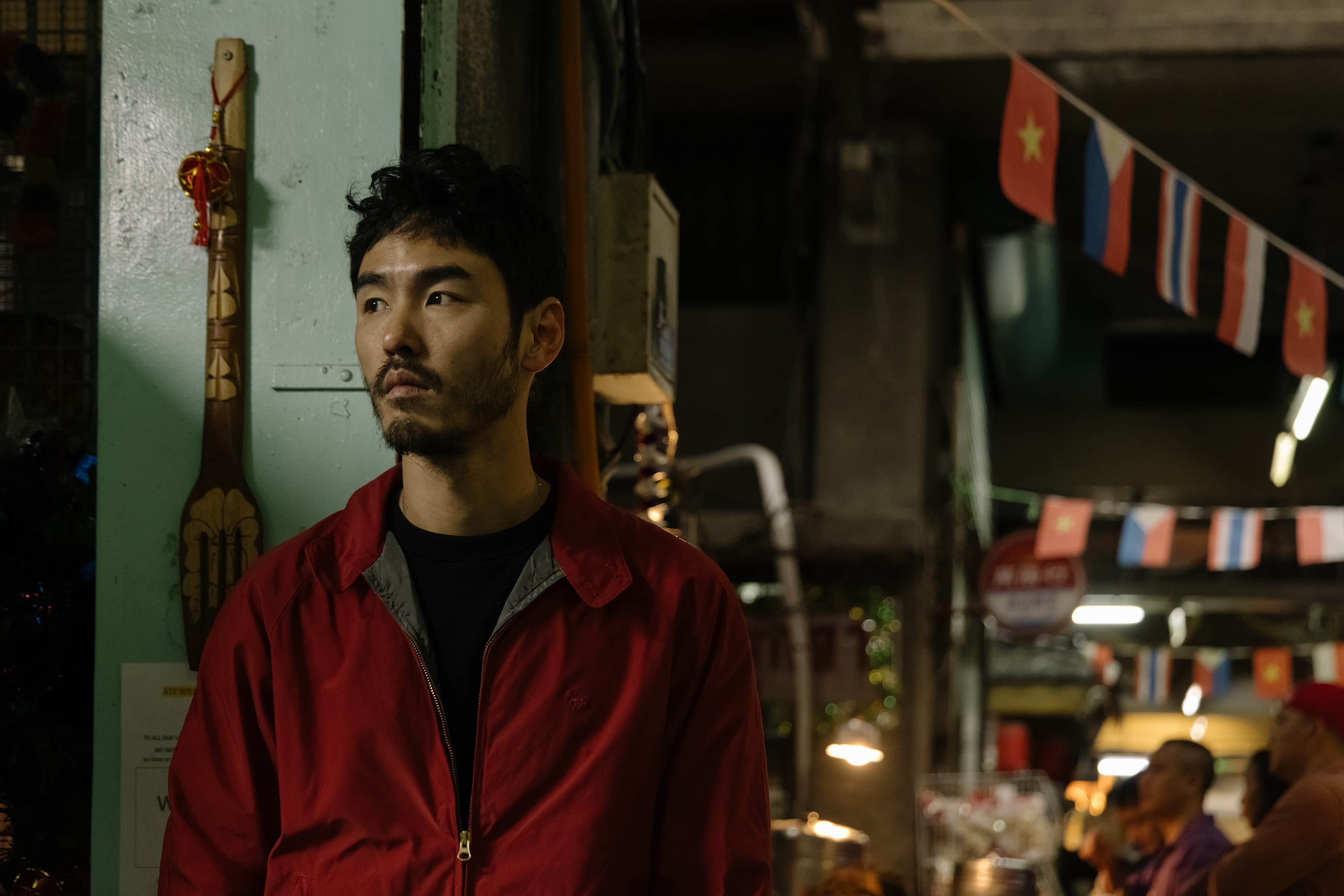 阮經天在《查無此心》滿臉落腮鬍扮移工仲介,說是演過最倒霉的角色。 (華映提供)